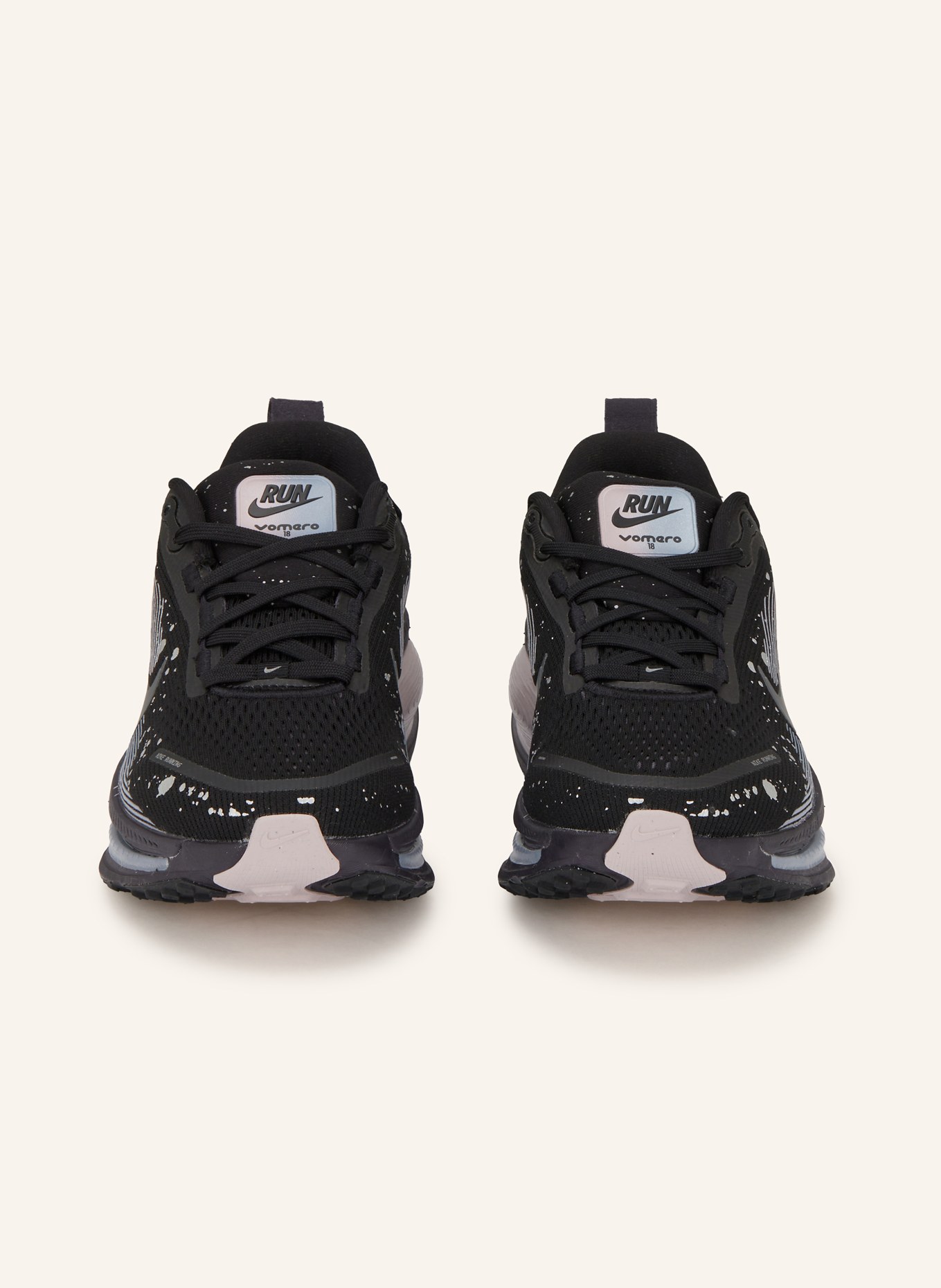 Nike Laufschuhe VOMERO 18: SCHWARZ / GRAU