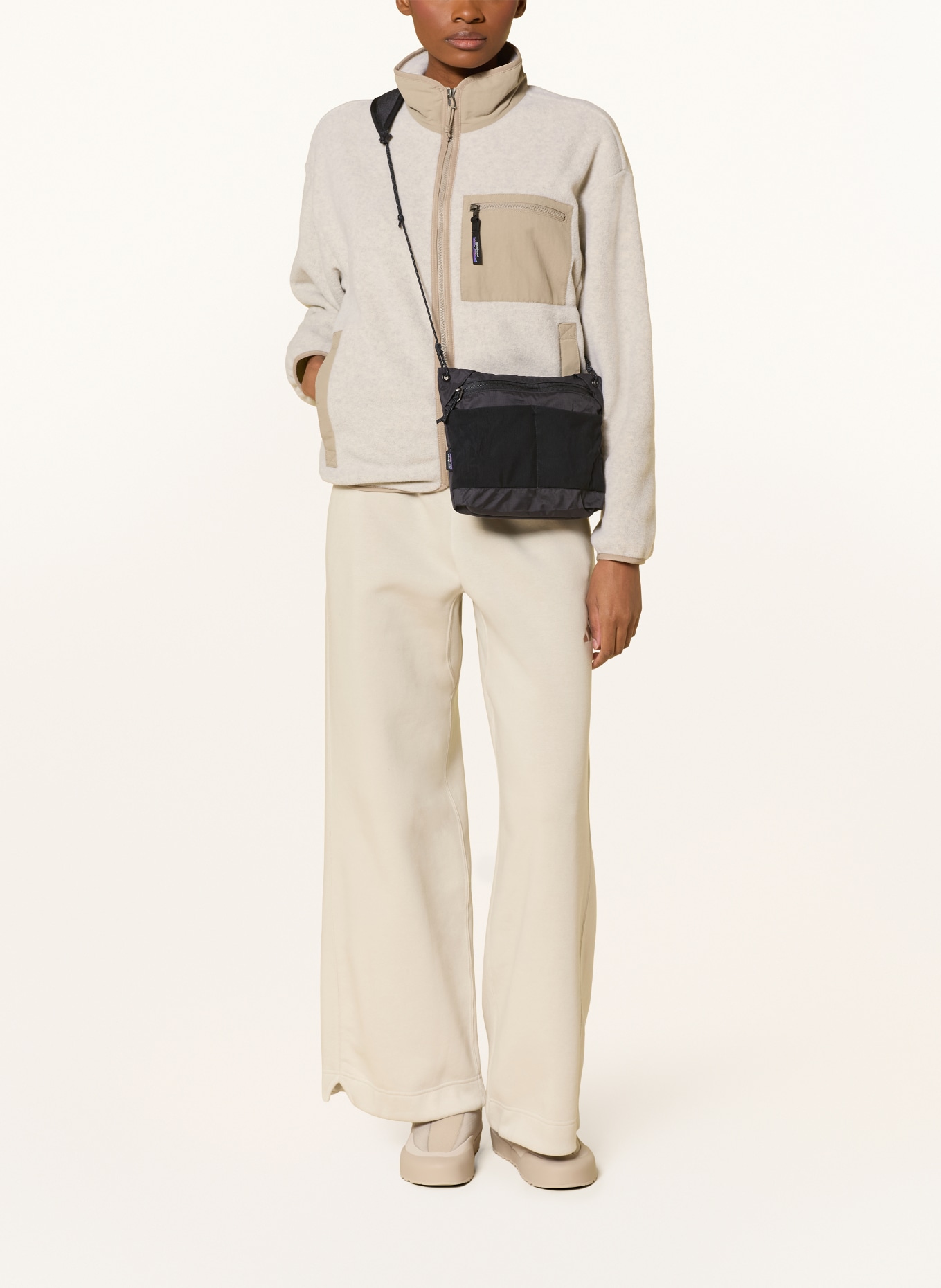 patagonia Taška přes rameno TERRAVIA SACOCHE: ČERNÁ