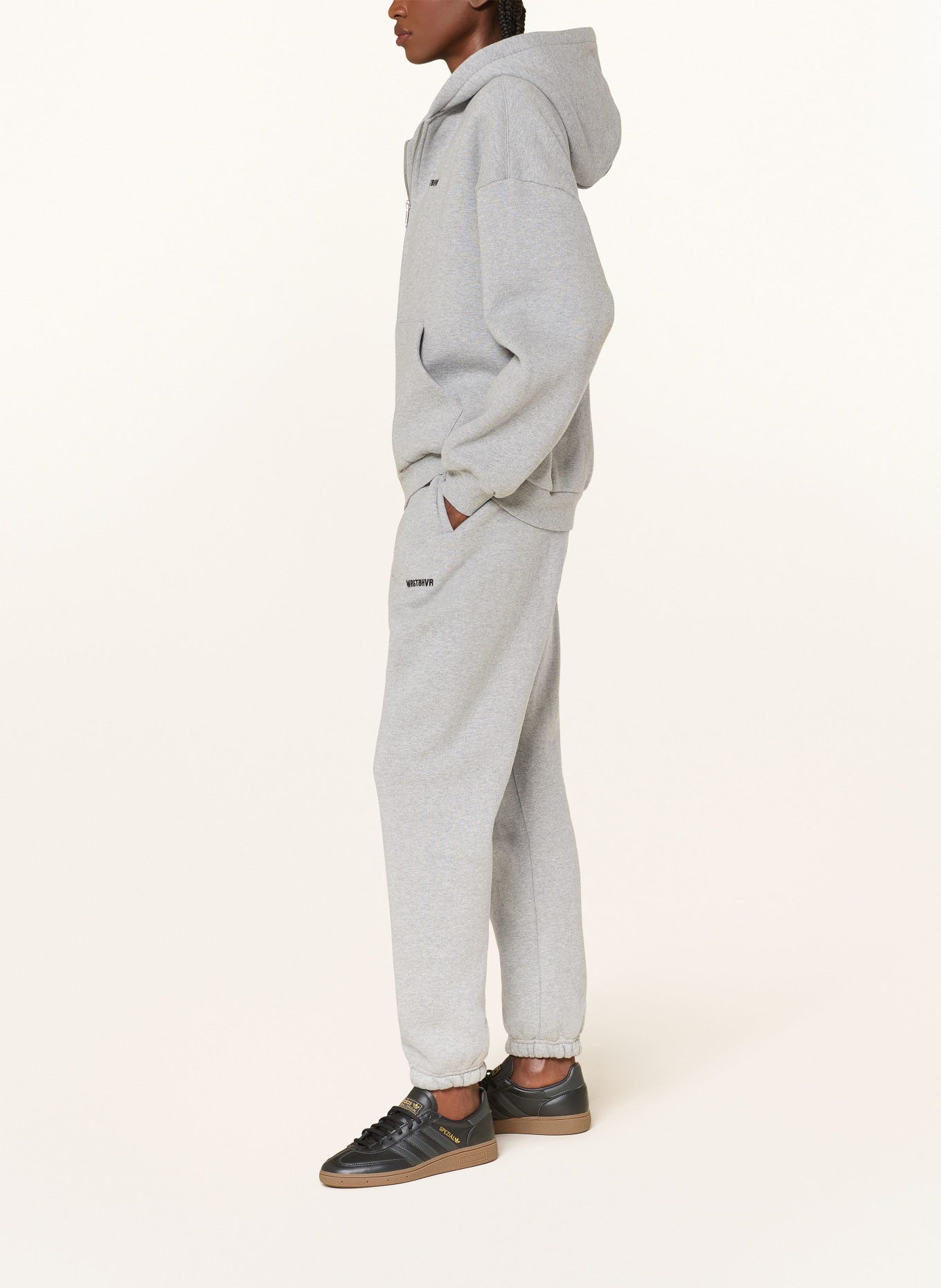 WRSTBHVR Sweatpants HERA: HELLGRAU