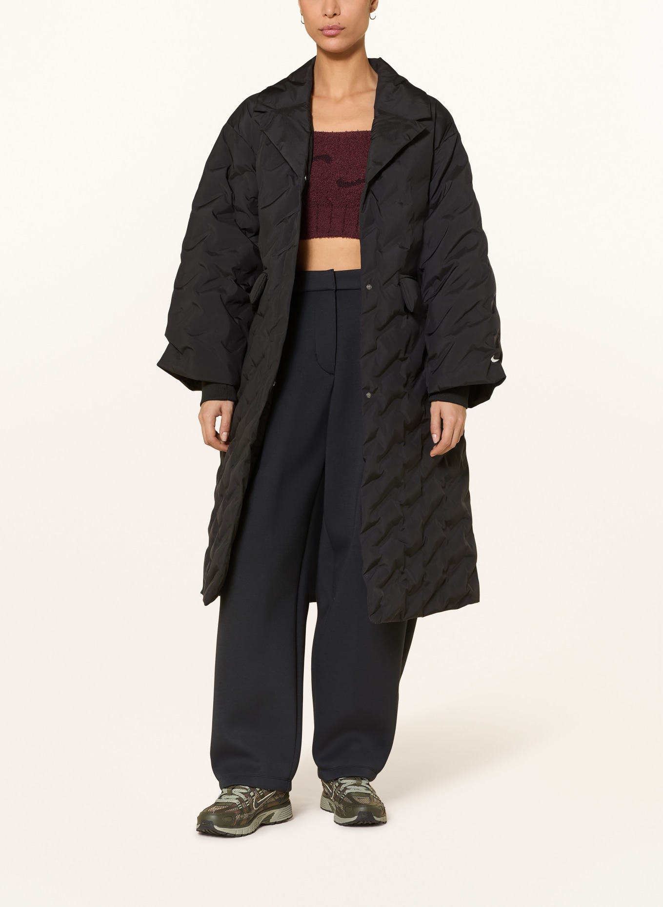 Nike Oversized-Daunenmantel SPORTSWEAR SWOOSH: SCHWARZ