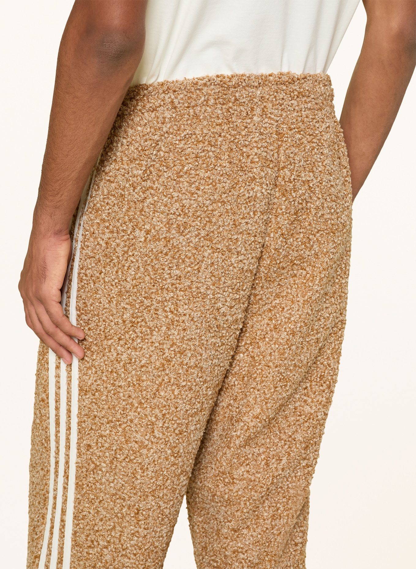 adidas Originals Sweatpants aus Bouclé: COGNAC / WEISS
