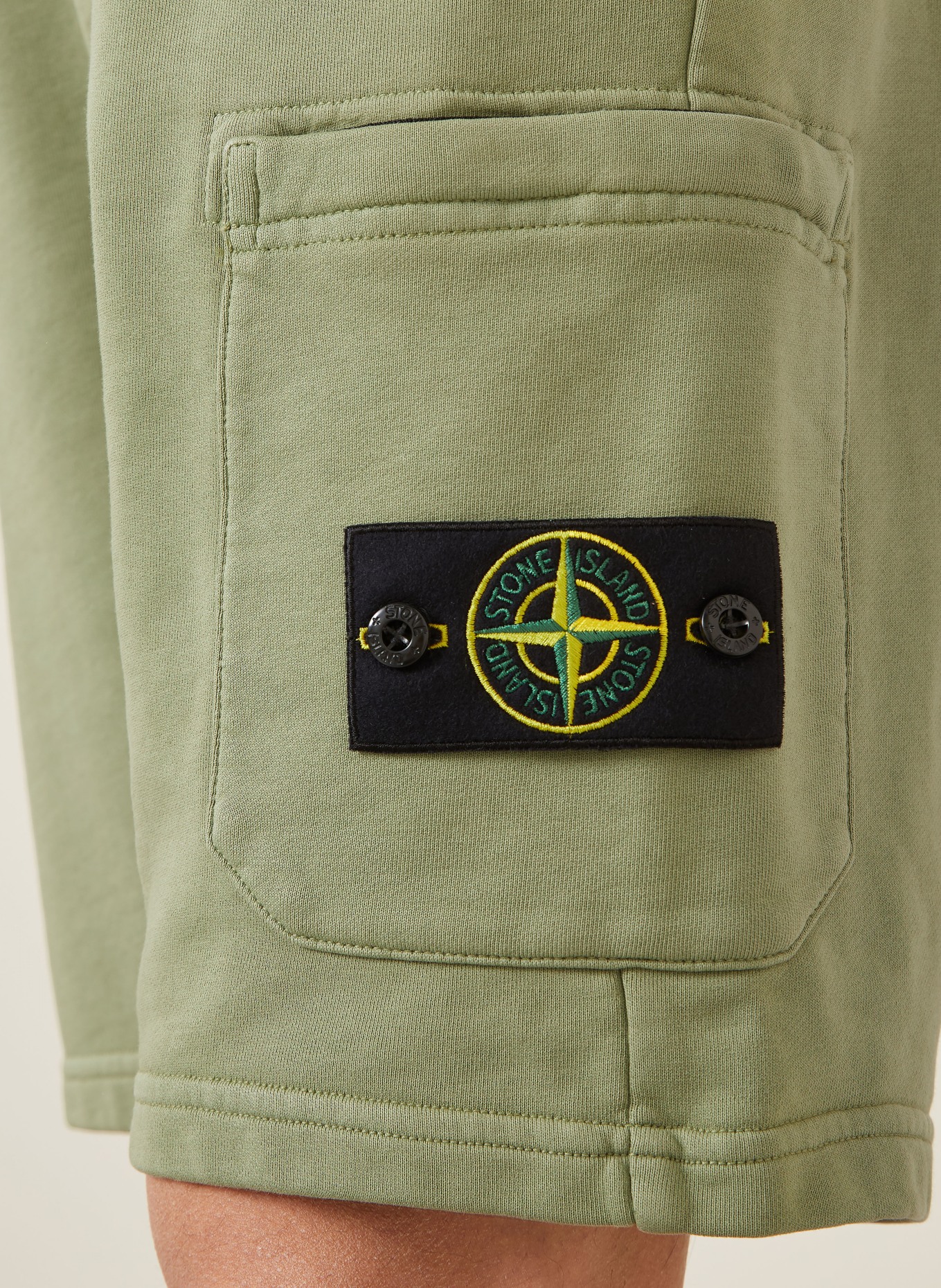 STONE ISLAND Sweatshorts: GRÜN