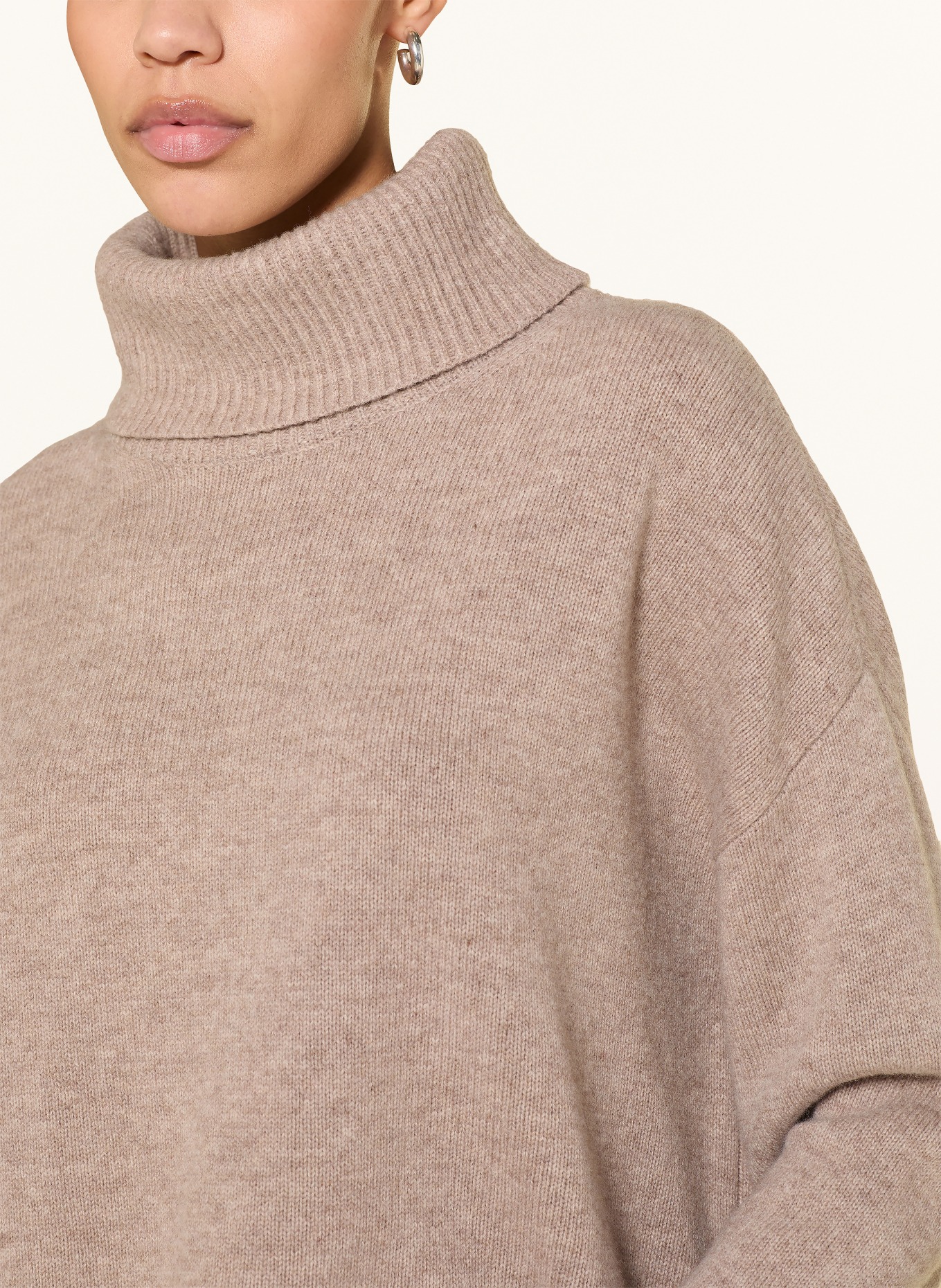 MRS & HUGS Rollkragenpullover: BEIGE