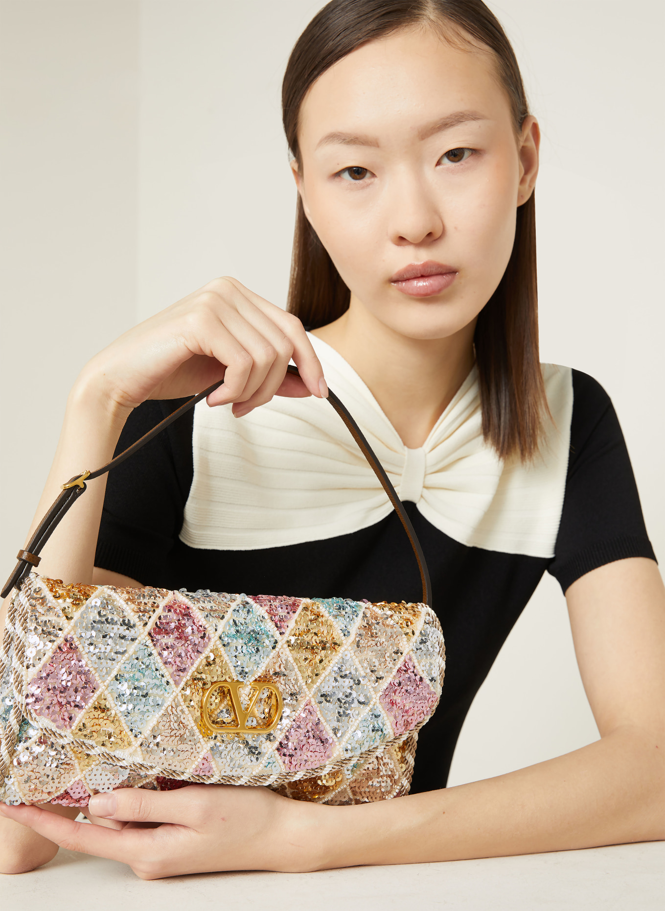 VALENTINO GARAVANI Clutch VAIN SOFT mit Pailletten: ROSA / GOLD / HELLBLAU