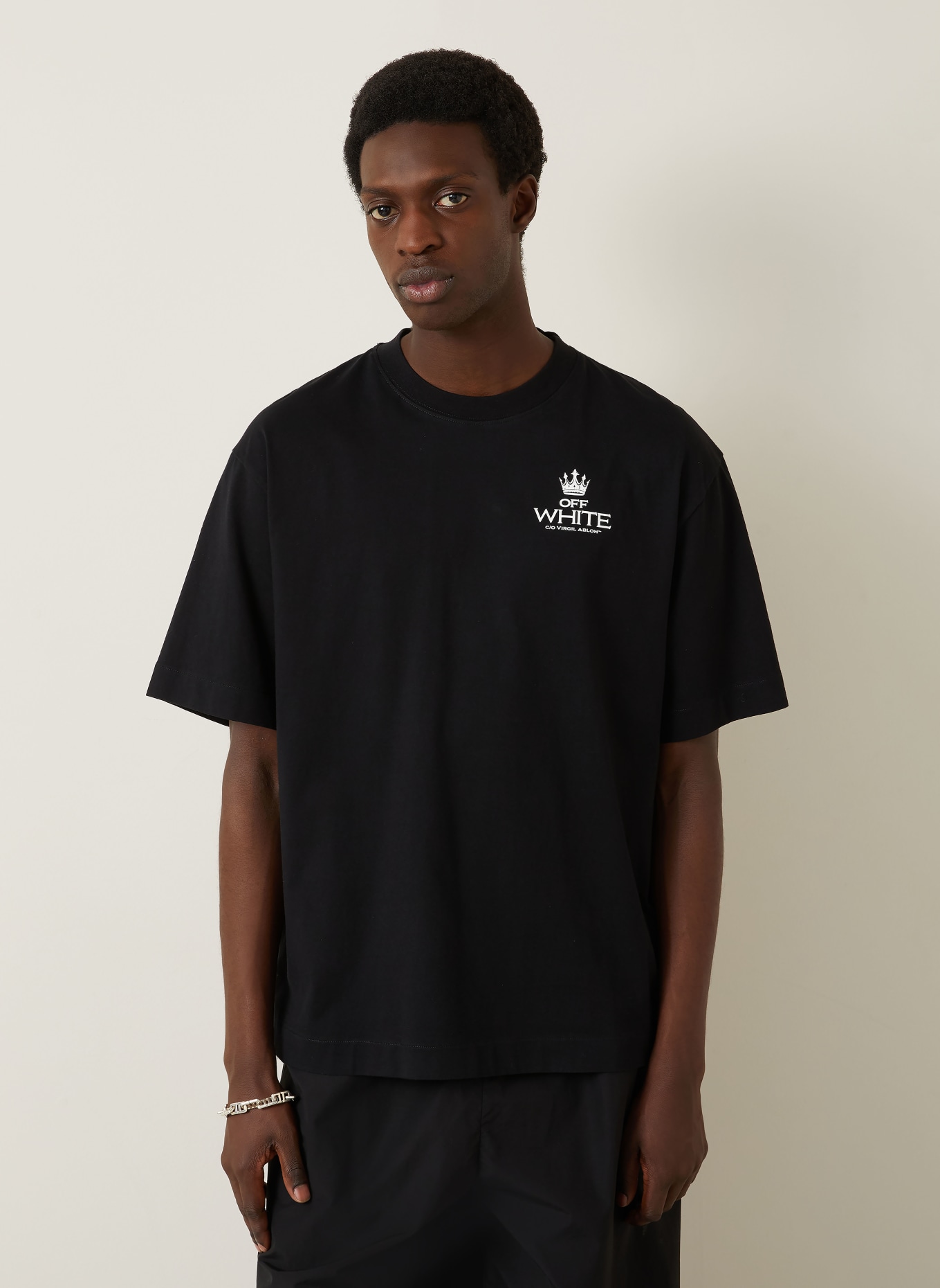 Off-White T-Shirt: SCHWARZ