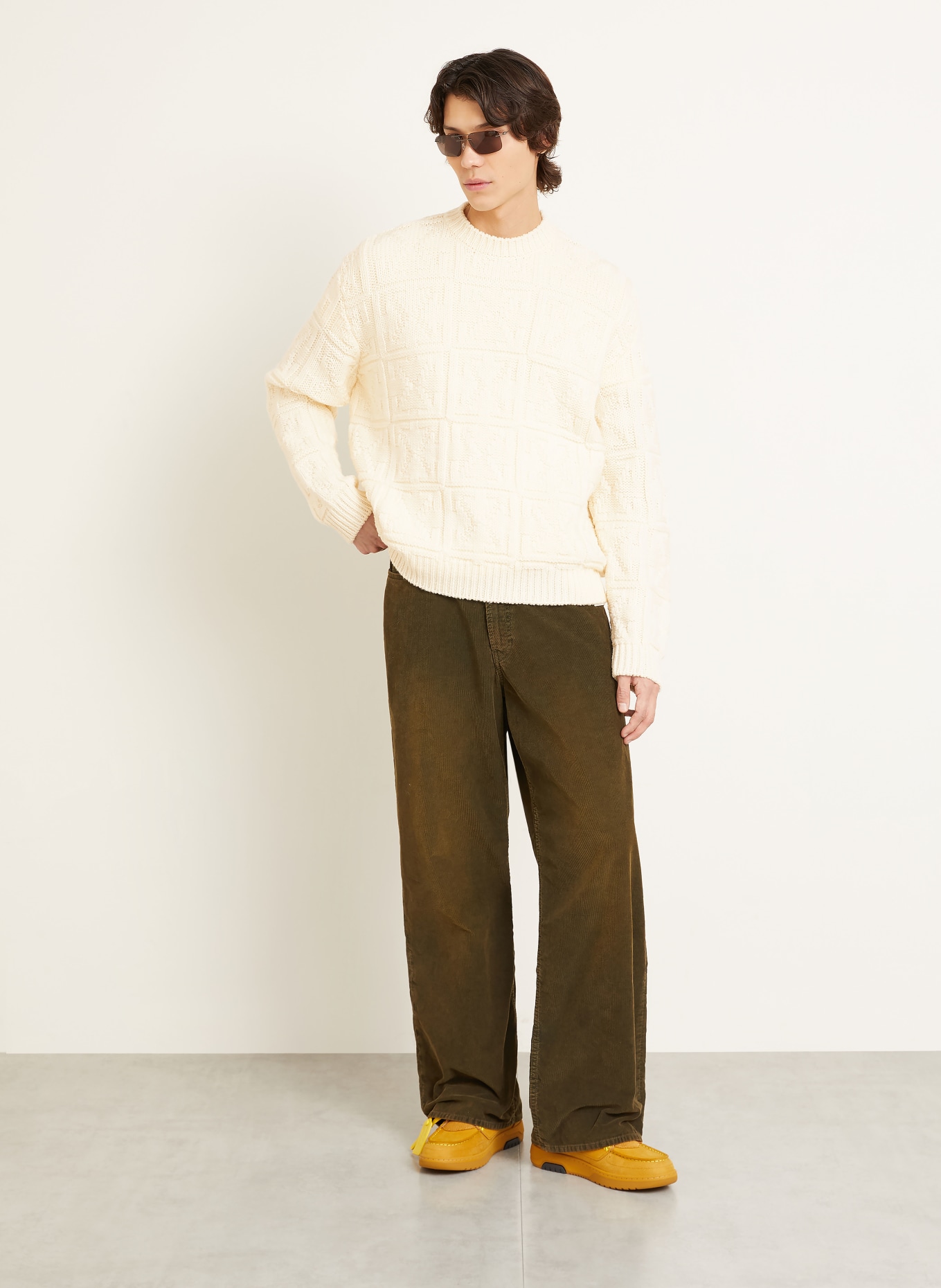 Off-White Pullover: CREME