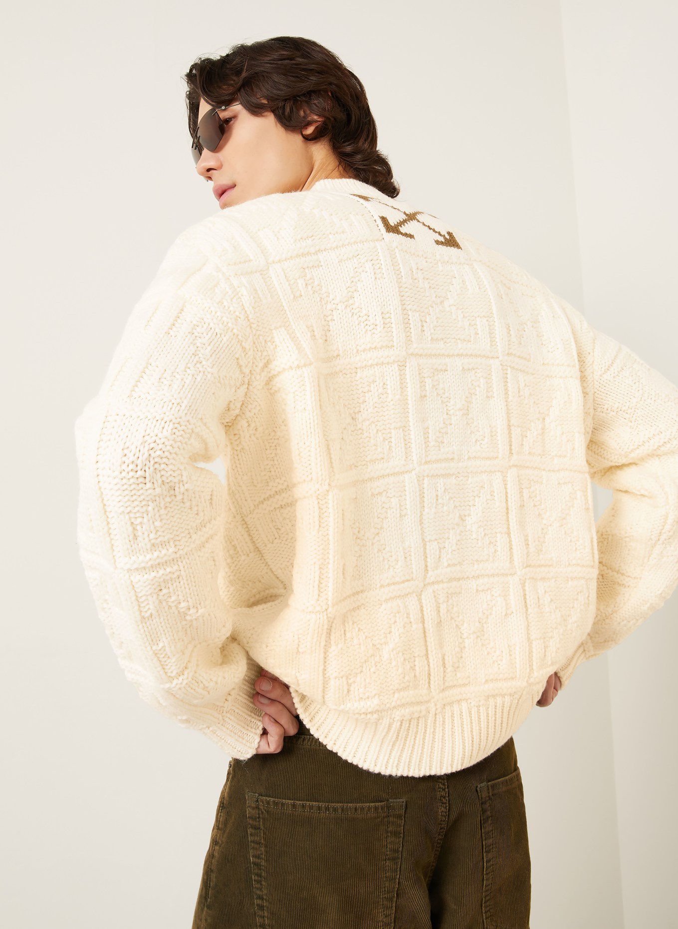 Off-White Pullover: CREME