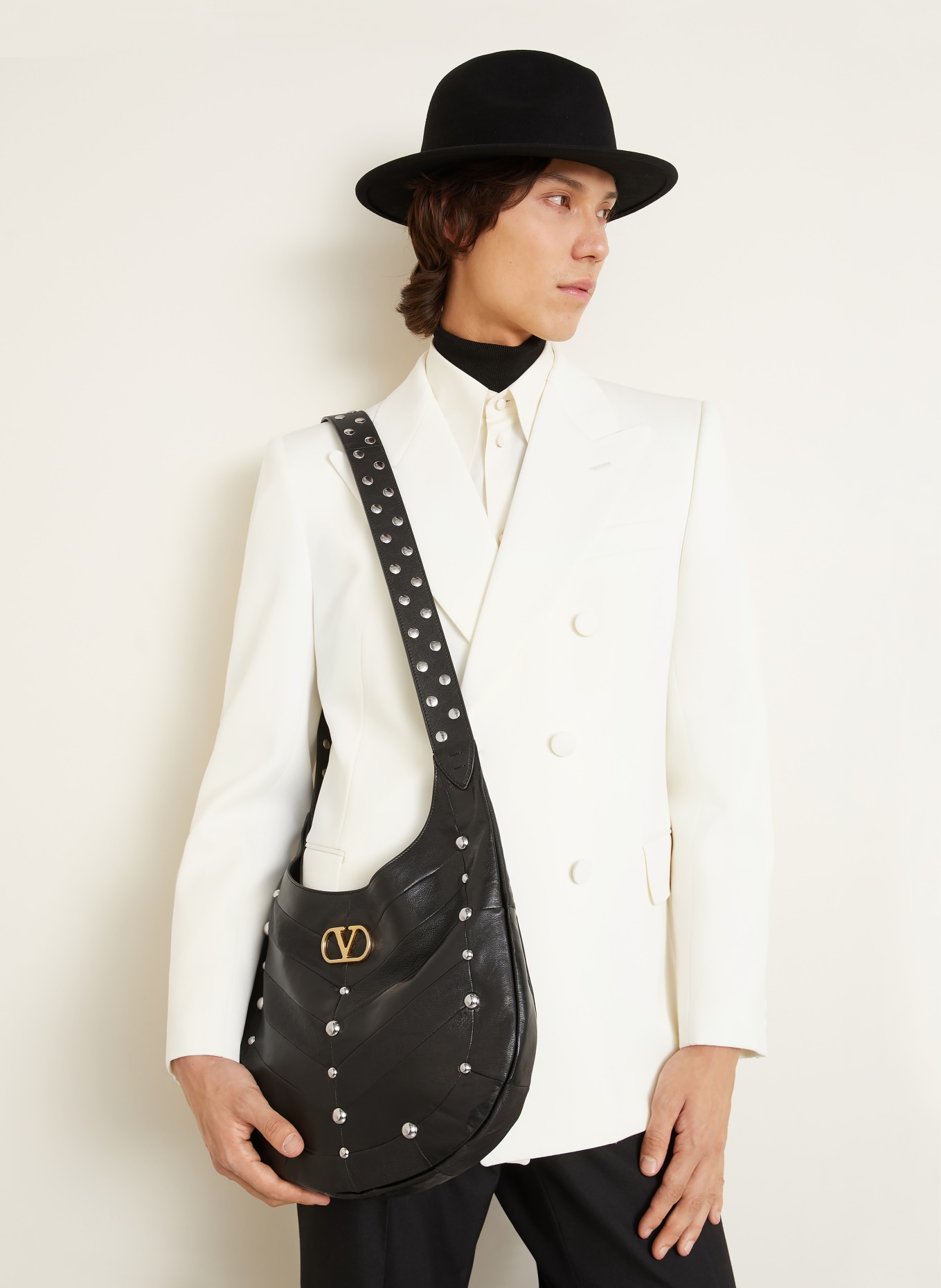 VALENTINO GARAVANI Umhängetasche mit Nieten: SCHWARZ