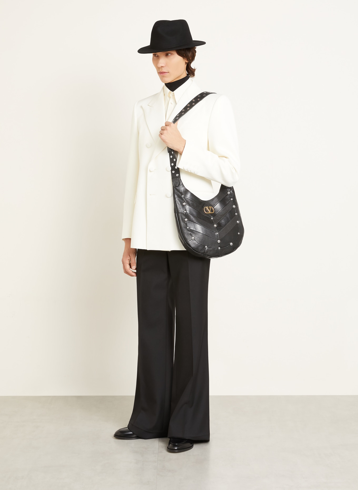 VALENTINO GARAVANI Umhängetasche mit Nieten: SCHWARZ