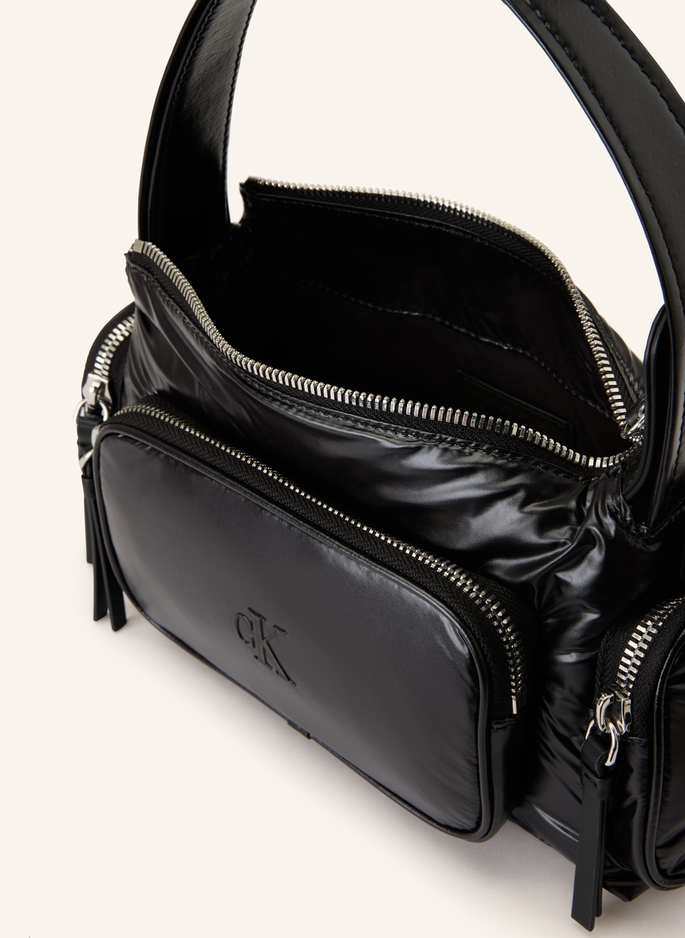 Calvin Klein Handtasche POCKET SHINY SMALL: SCHWARZ