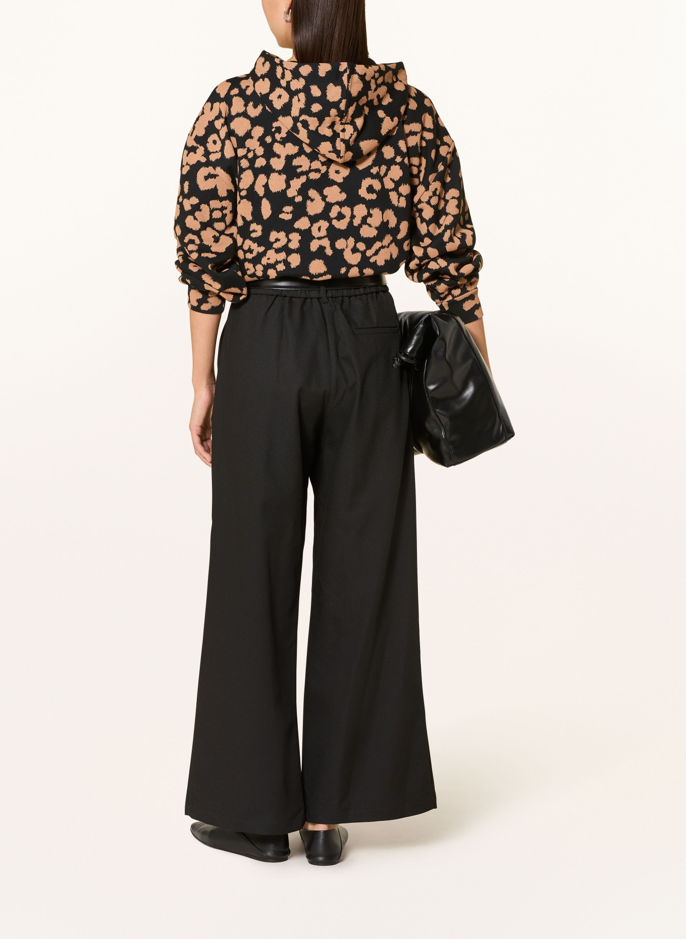 BETTY&CO Hoodie: SCHWARZ / CAMEL