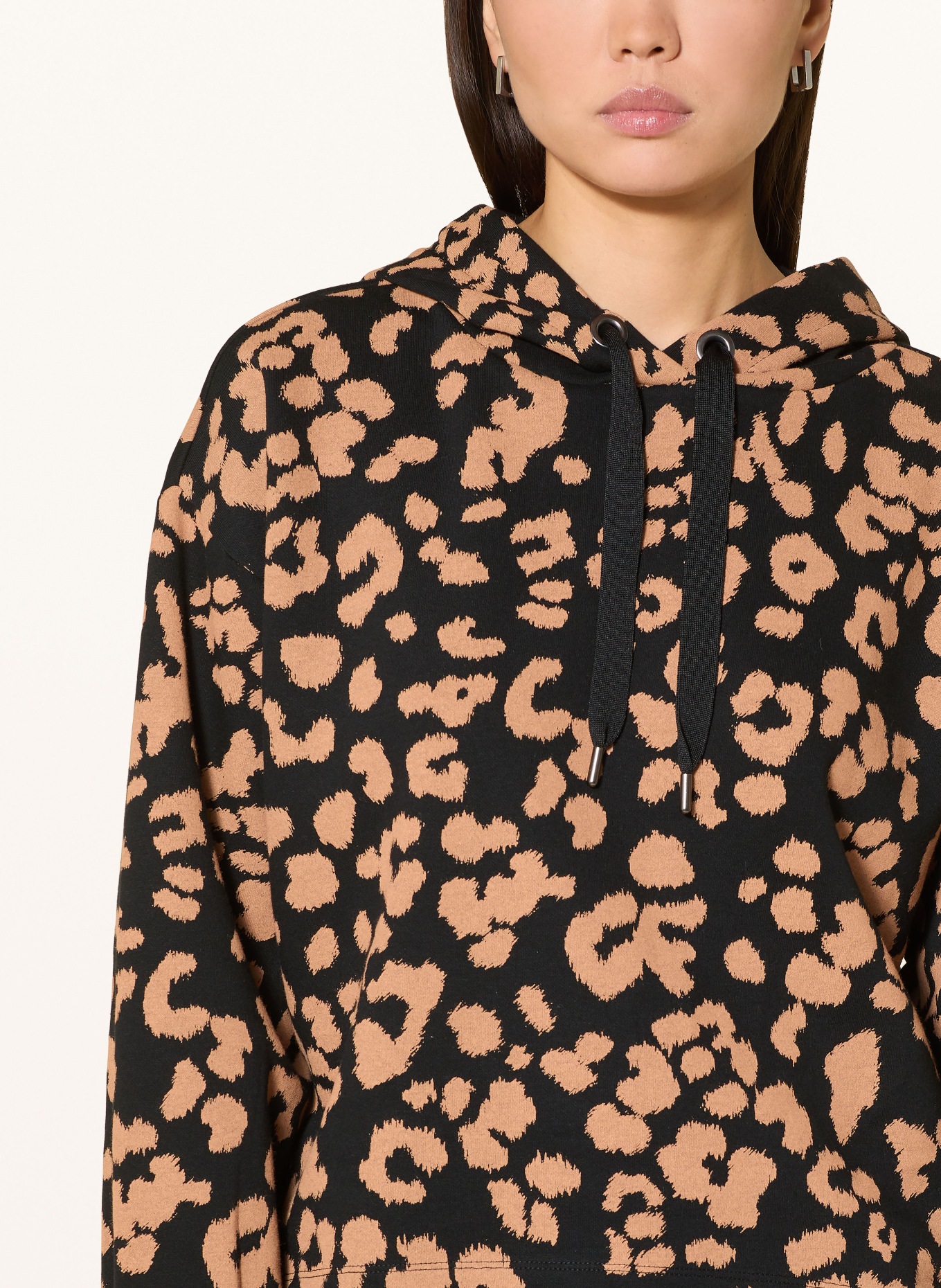 BETTY&CO Hoodie: SCHWARZ / CAMEL