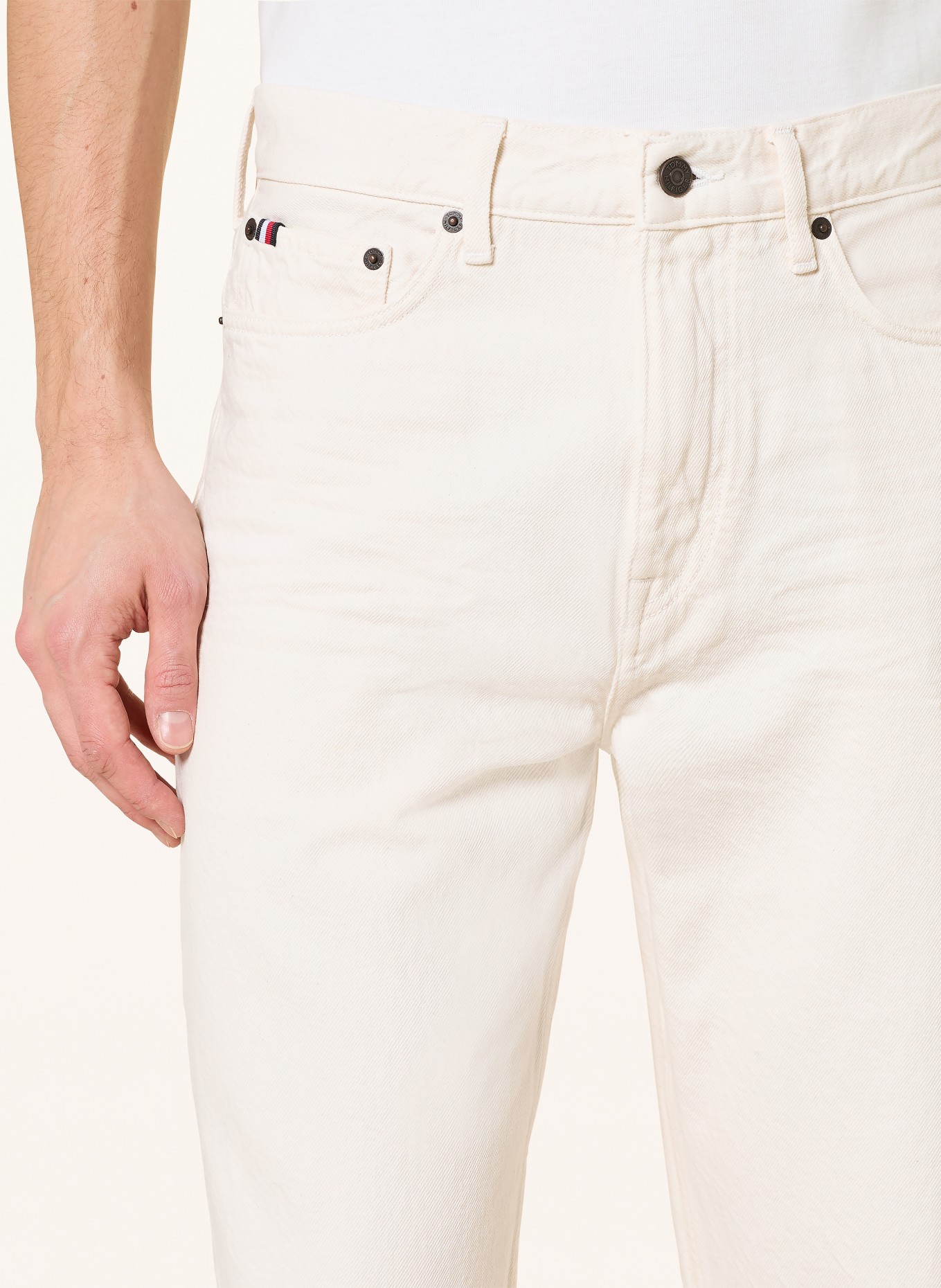 TOMMY HILFIGER RIVER Relaxed Straight Fit Jeans: YBL Ecru