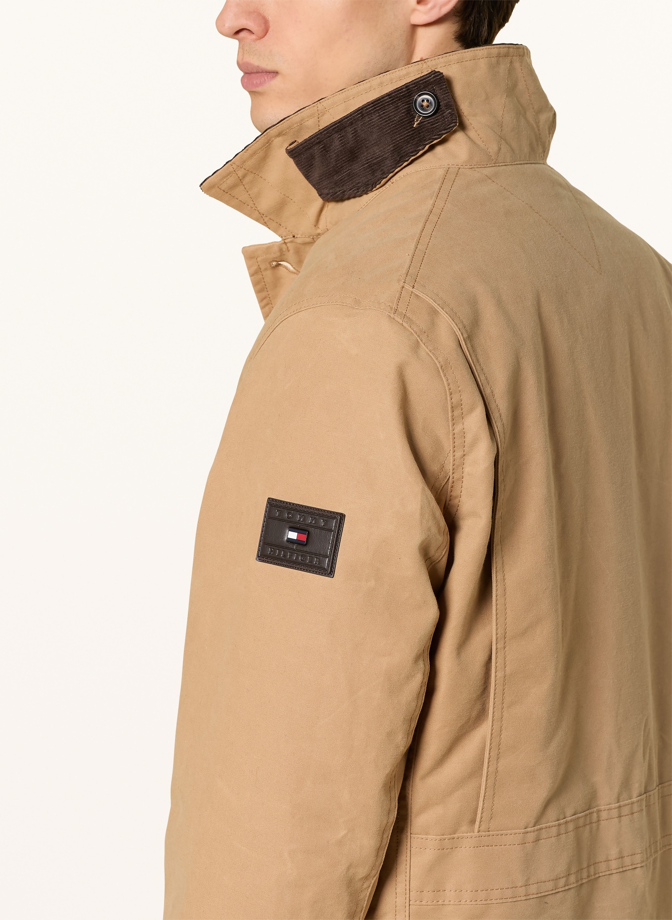 TOMMY HILFIGER Jacke: CAMEL / DUNKELBRAUN