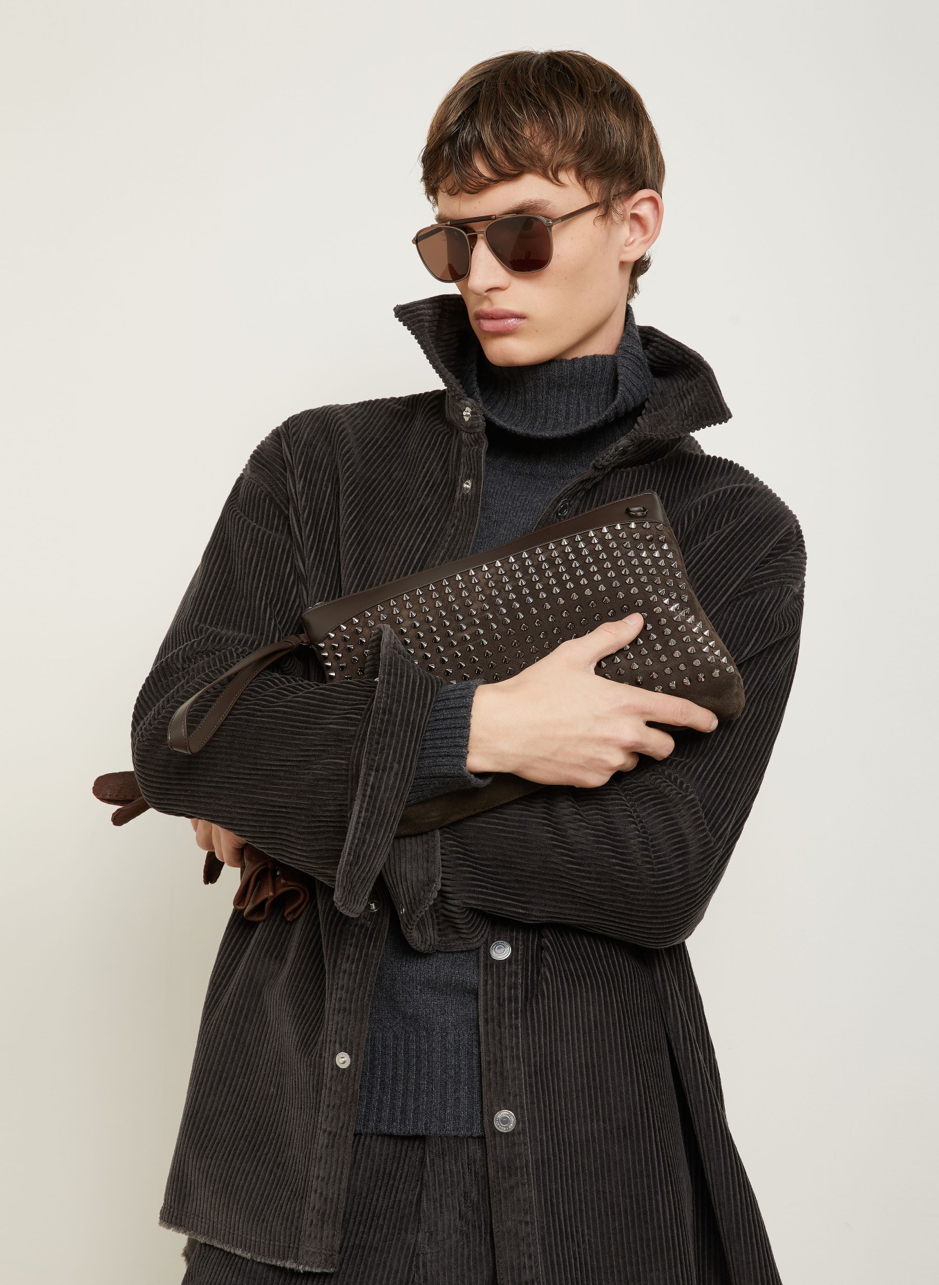 Christian Louboutin Clutch FUNKY POUCH CROSTA mit Nieten: DUNKELBRAUN / SILBER