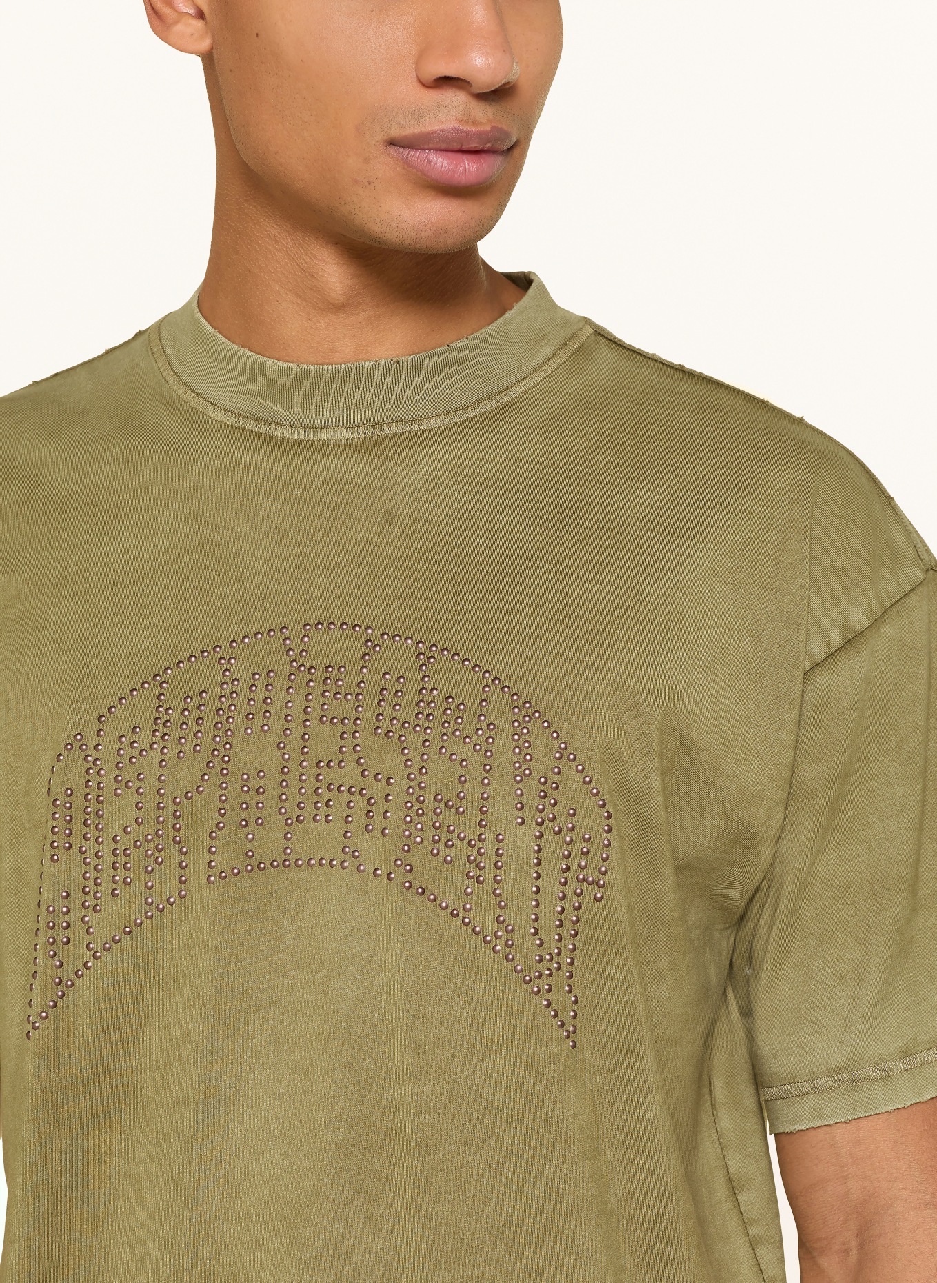 REPRESENT T-Shirt mit Nieten: KHAKI