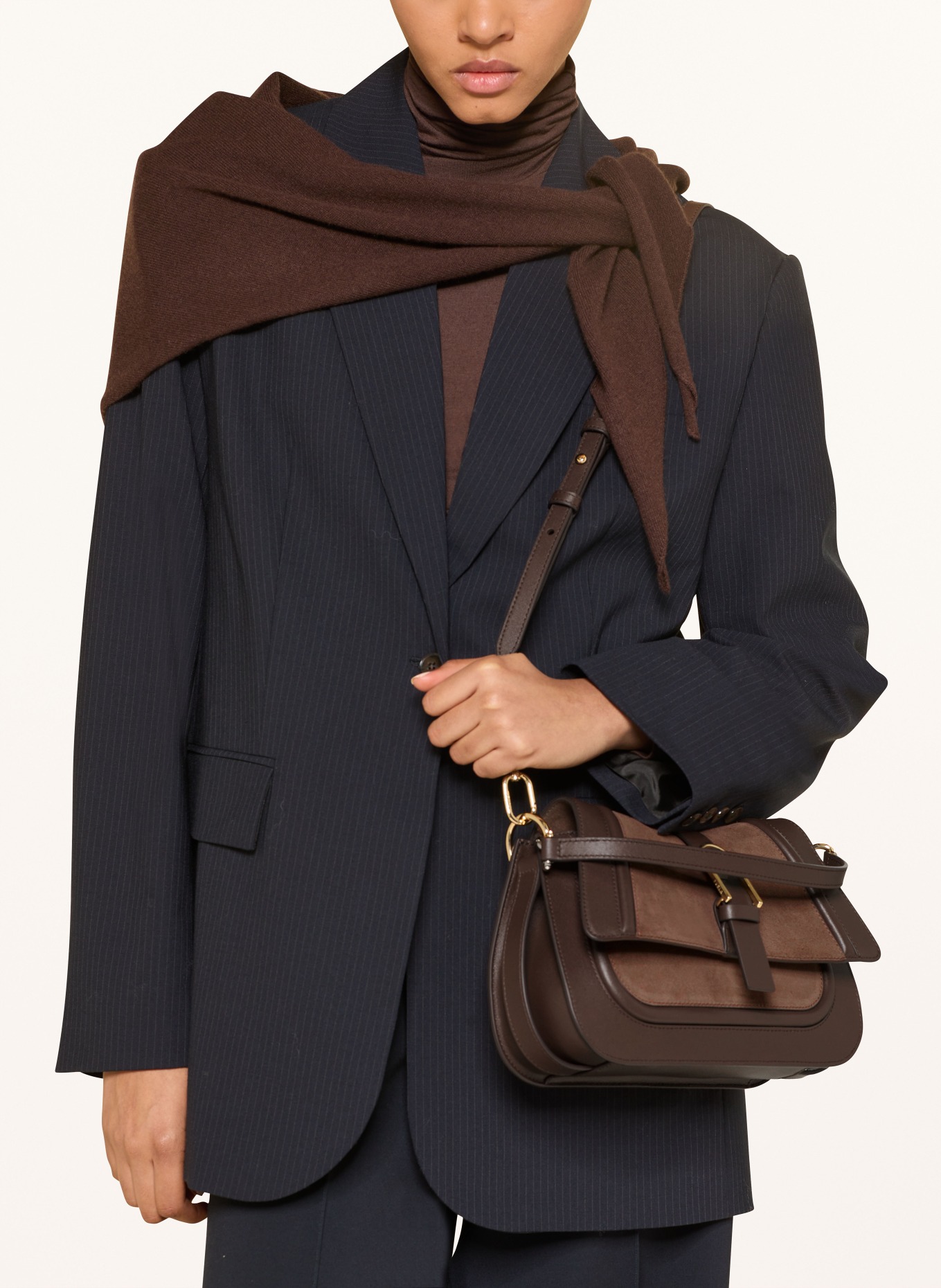 FURLA Umhängetasche FLOW: DUNKELBRAUN / GOLD