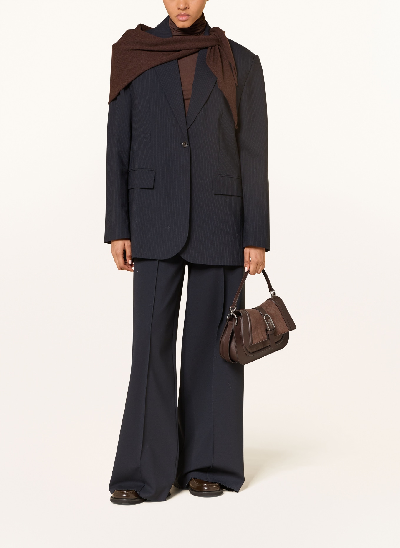 FURLA Umhängetasche FLOW: DUNKELBRAUN / GOLD