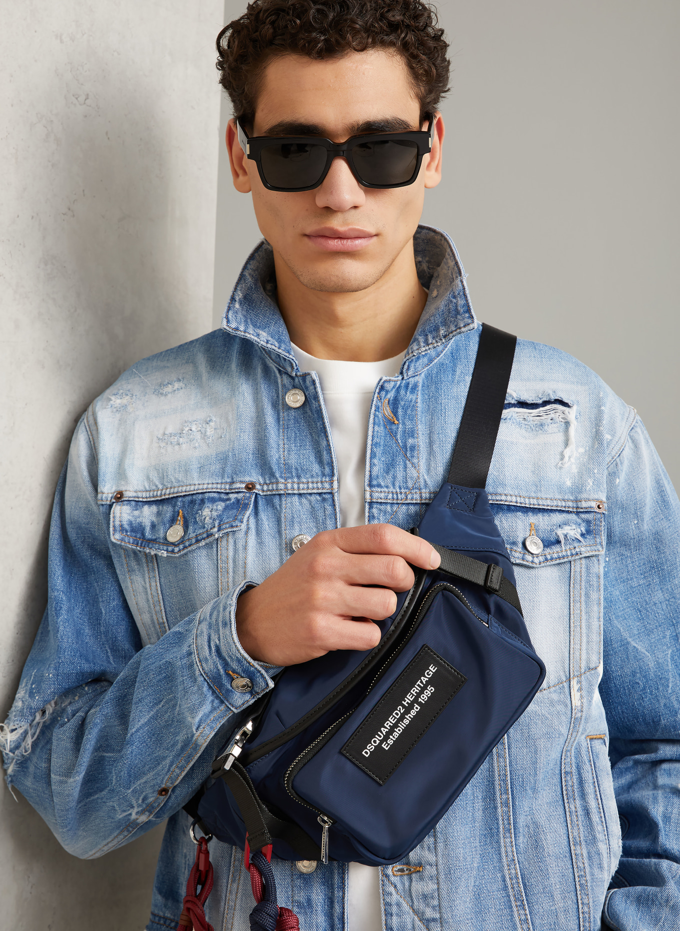 DSQUARED2 ledvinka: TMAVĚ MODRÁ