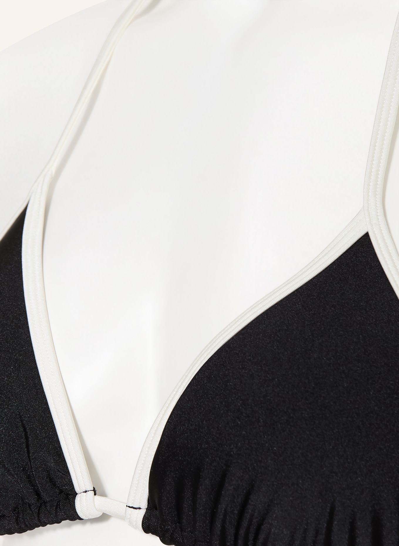 MRS & HUGS Trójkątny stanik bikini: CZARNY / BIAŁY