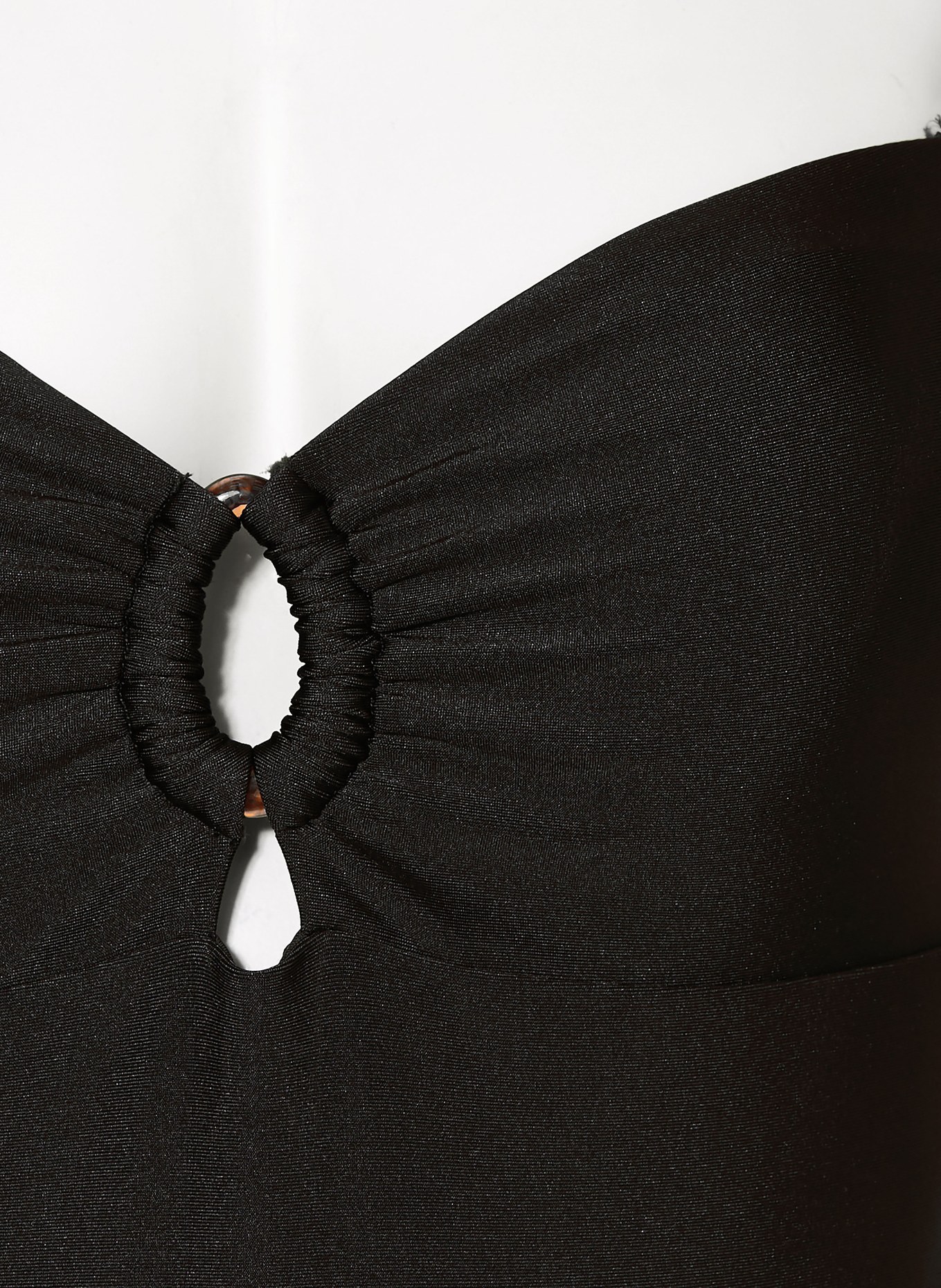 MRS & HUGS Bandeau-Badeanzug mit Cut-outs: SCHWARZ