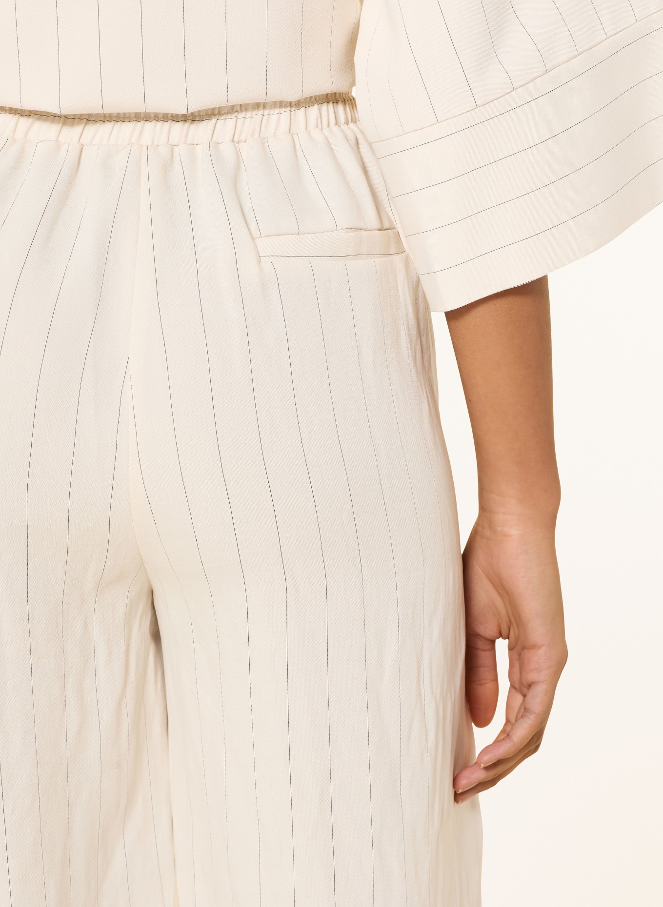 LIU JO kalhoty Marlene: KRÉMOVÁ / ČERNÁ