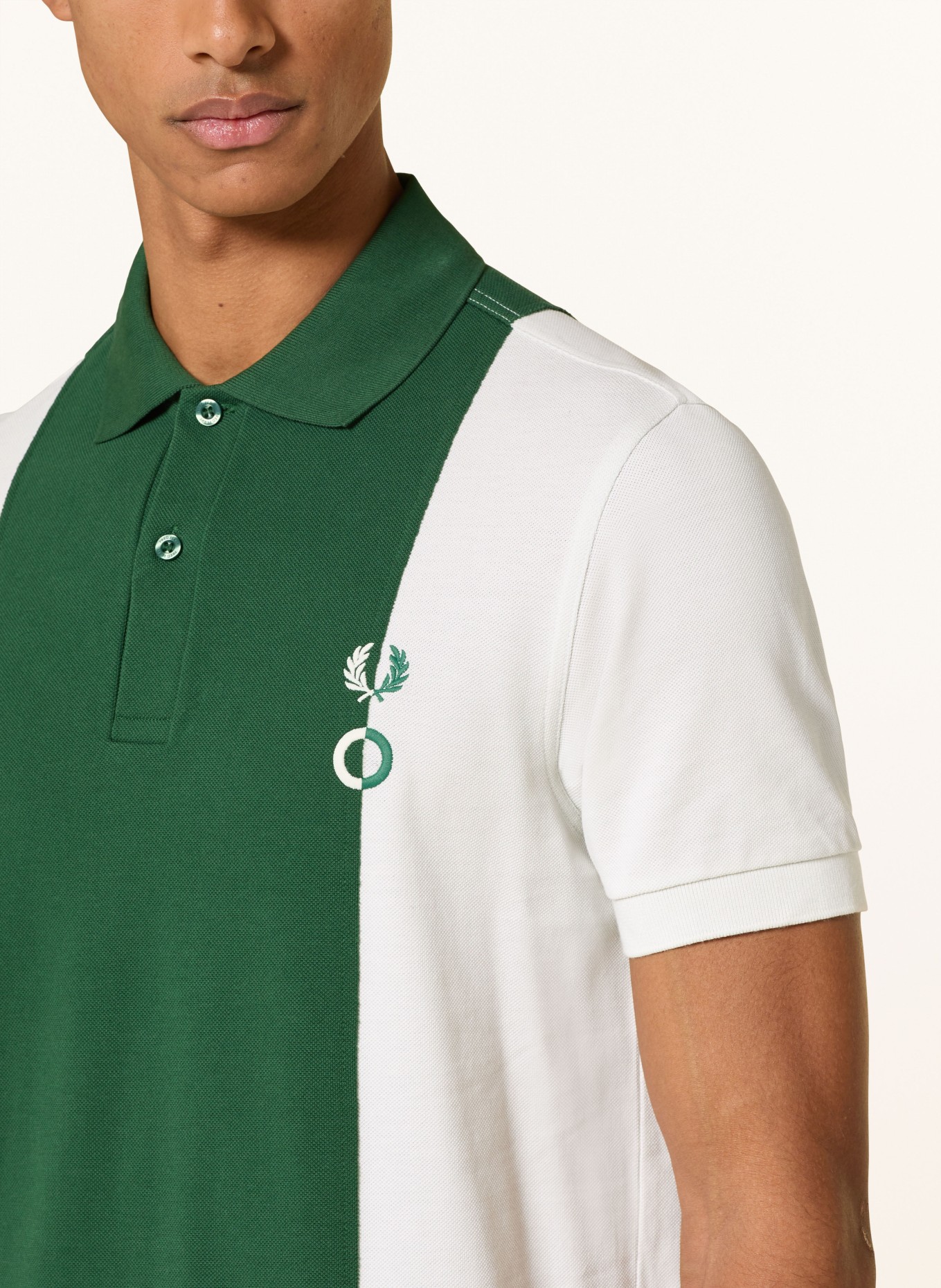FRED PERRY Piqué-Poloshirt: ECRU / DUNKELGRÜN