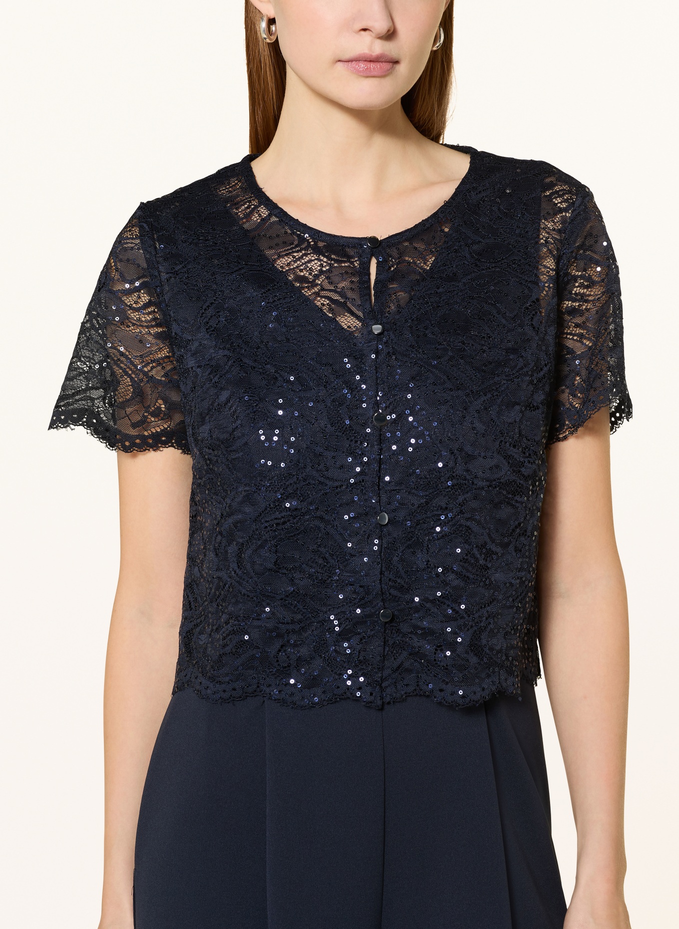 Vera Mont Sada: kombinéza a krajková bunda s flitry: TMAVĚ MODRÁ