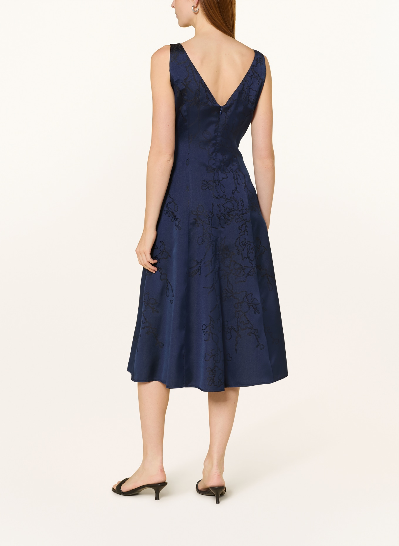 Vera Mont Robe de cocktail en jacquard: BLEU FONCÉ