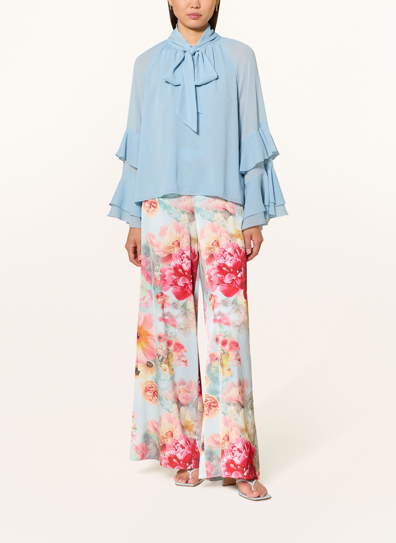 V by Vera Mont Halenka s volány: TMAVĚ MODRÁ