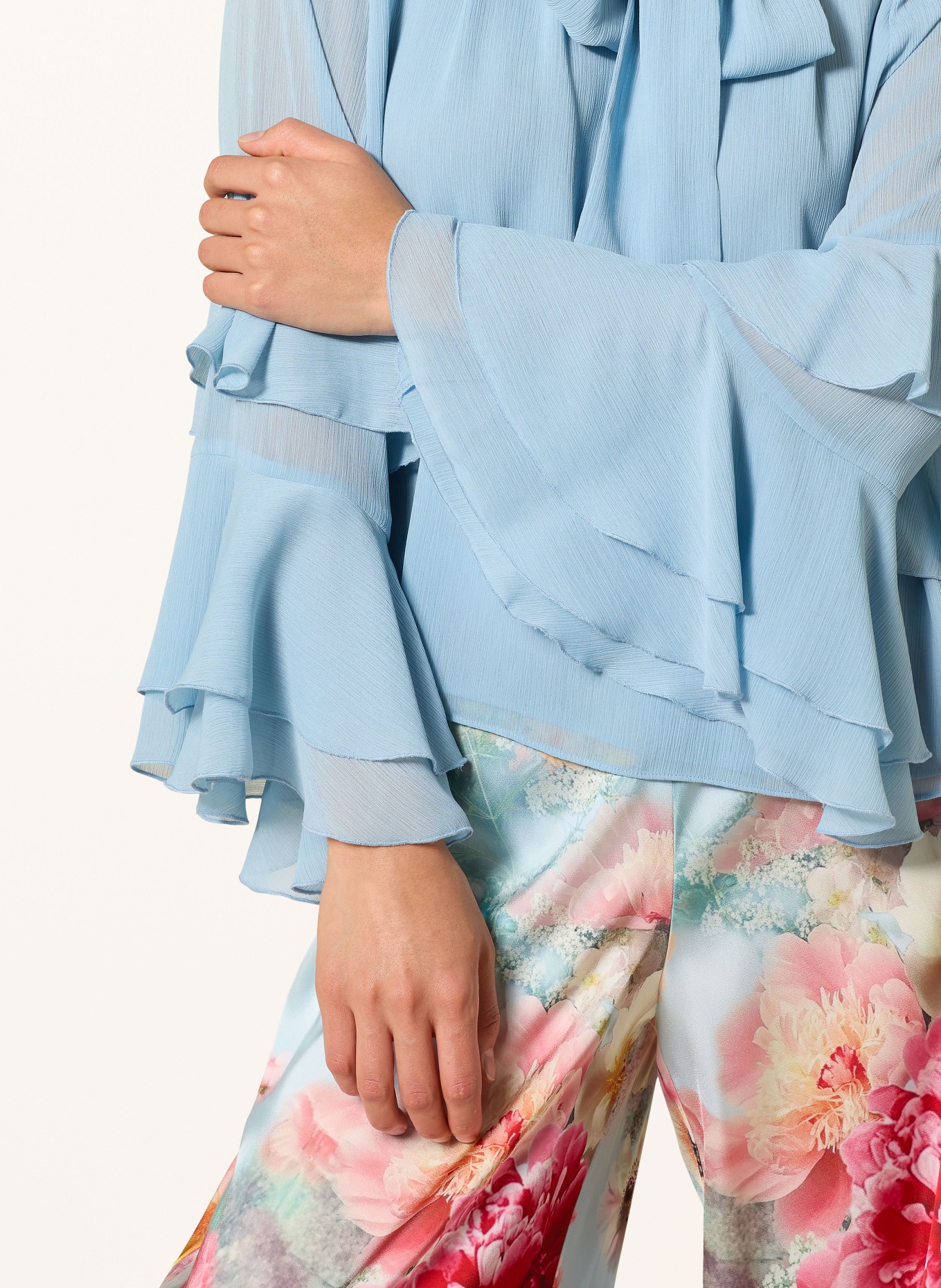 V by Vera Mont Halenka s volány: TMAVĚ MODRÁ