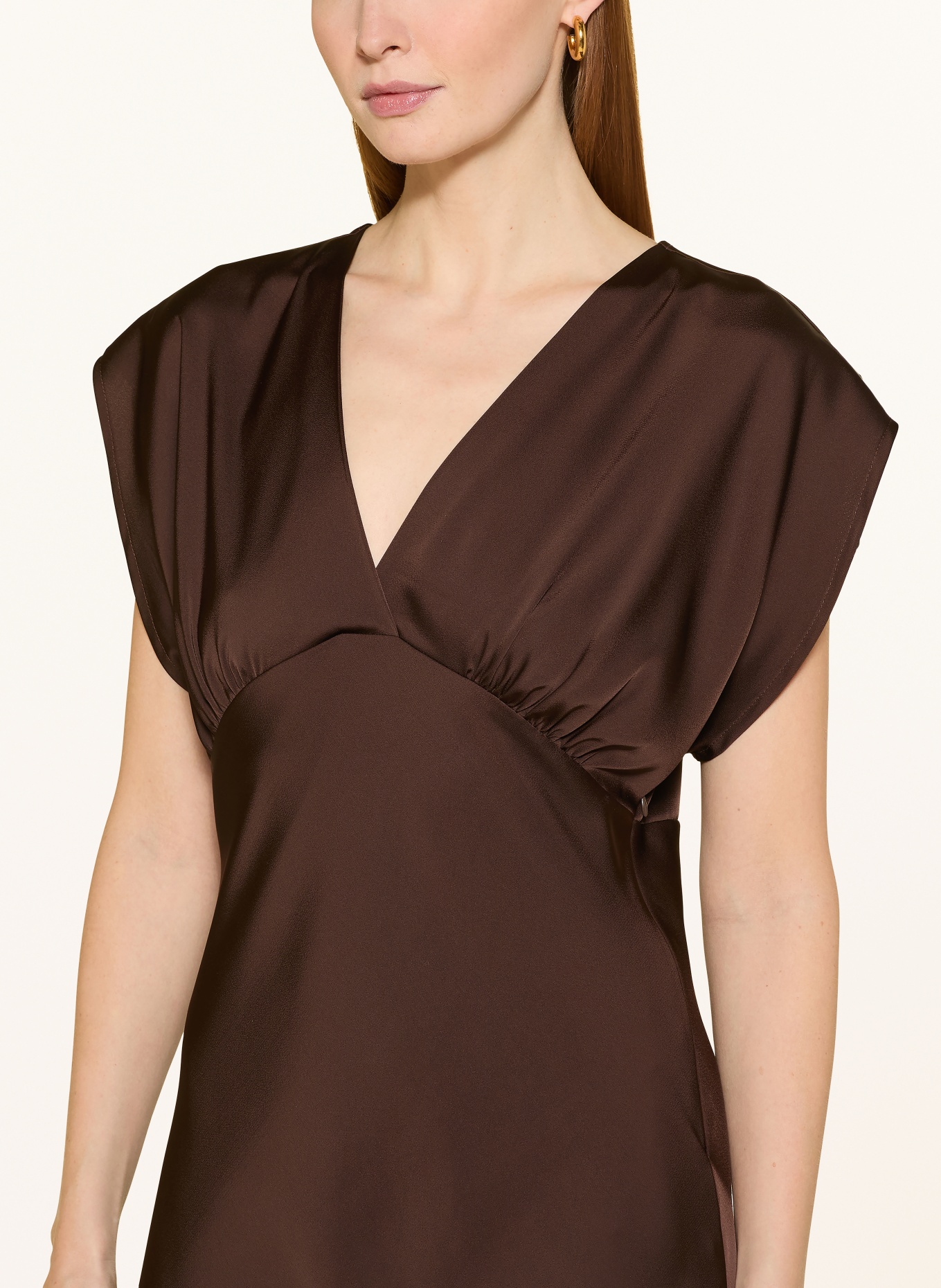 V by Vera Mont saténové šaty: TMAVĚ HNĚDÁ