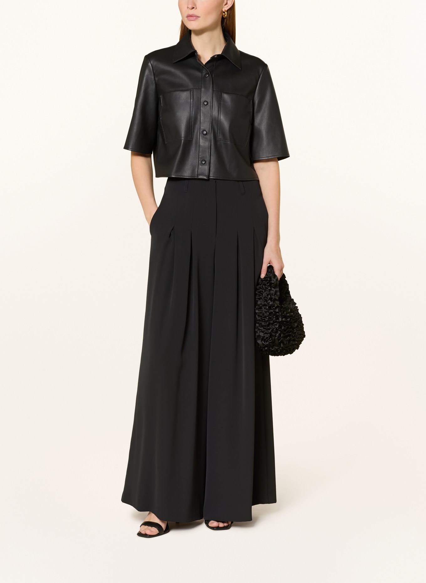 V by Vera Mont Košile v koženém vzhledu: ČERNÁ