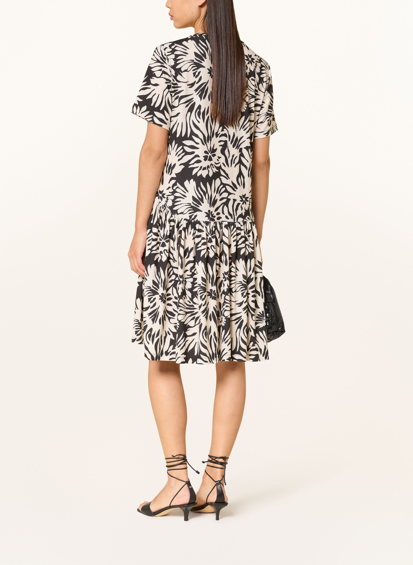 ROBE LÉGÈRE Satinkleid: ECRU / SCHWARZ