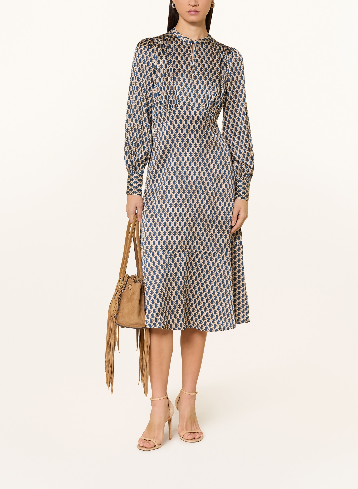 dea kudibal Hedvábné šaty RUMERDEA: TMAVĚ MODRÁ / BÉŽOVÁ