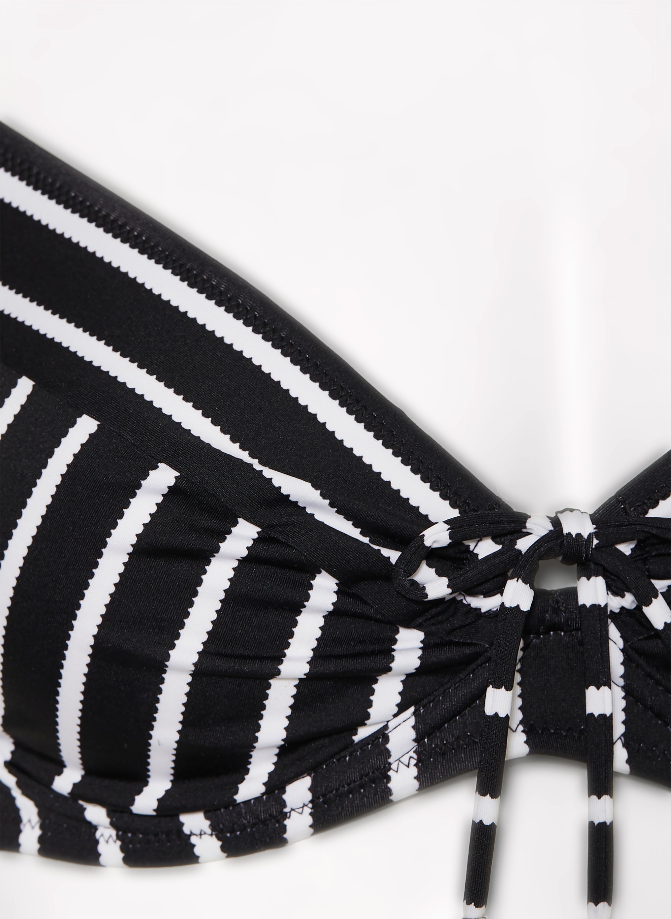 Lidea Bügel-Bikini-Top LINE UP mit Cut-out: SCHWARZ / WEISS