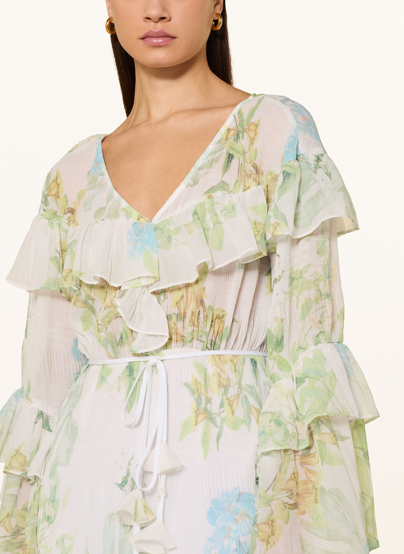 GUESS Šaty LAURENCE s volánky: KRÉMOVÁ / SVĚTLE ZELENÁ