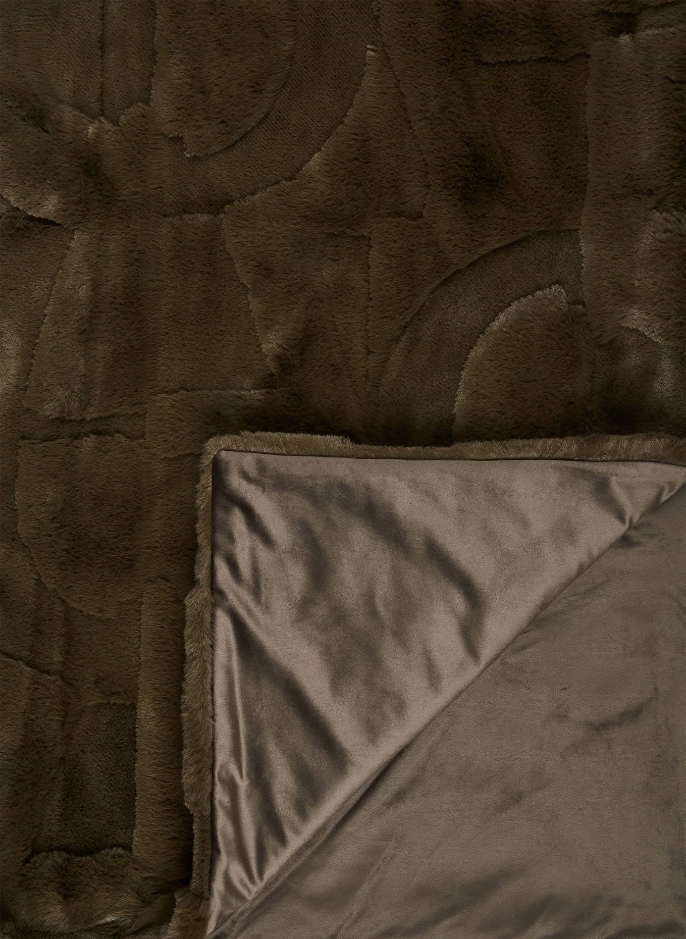 AIGNER Kunstfell-Plaid A-SERENITY: DUNKELGRÜN