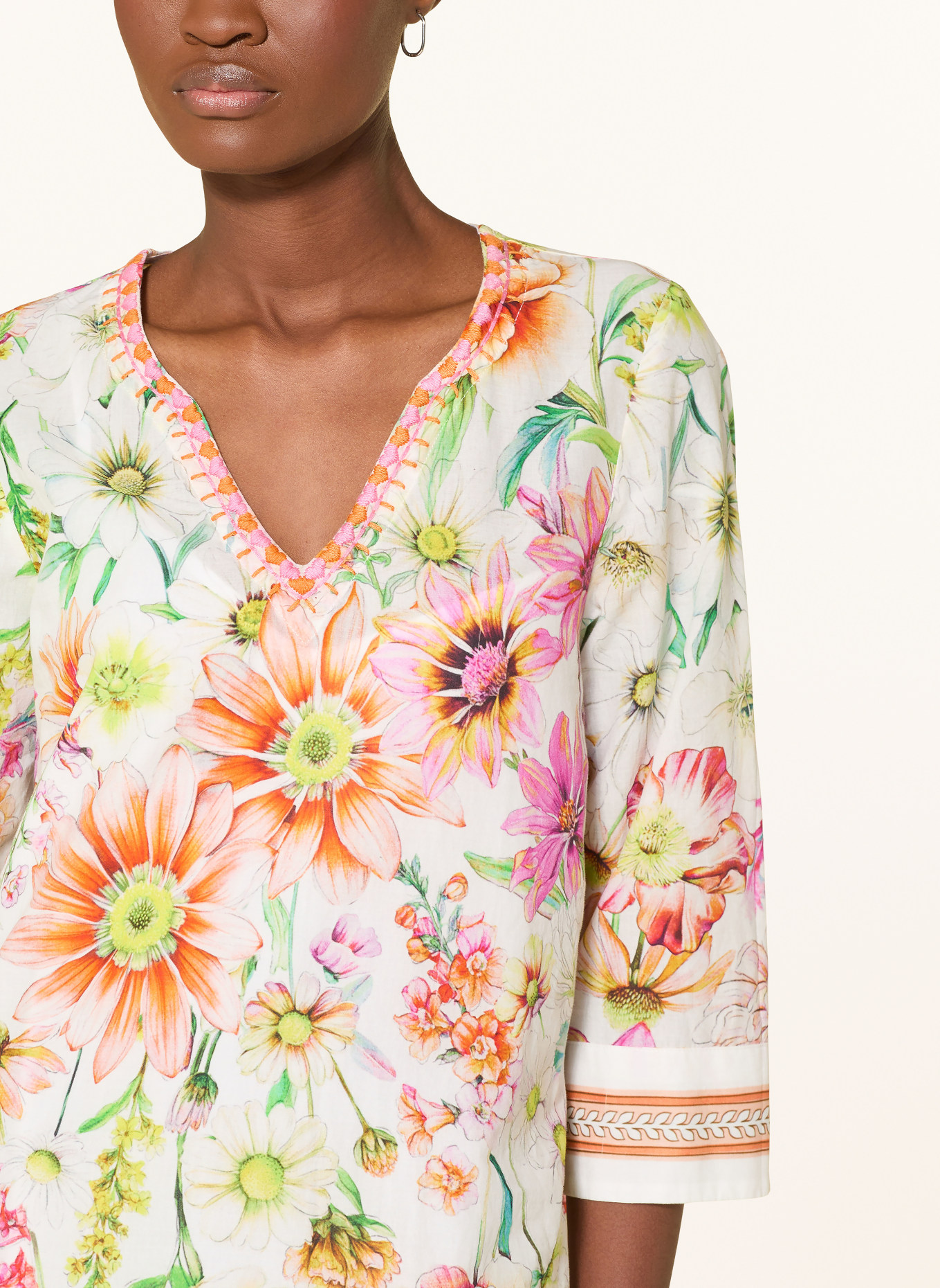 Emily VAN DEN BERGH Šaty s 3/4 rukávy a výšivkami: TMAVĚ ŽLUTÁ / RŮŽOVÁ / ORANŽOVÁ