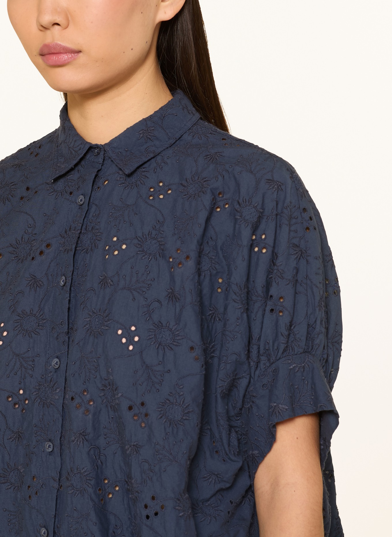 Emily VAN DEN BERGH Blouse made of eyelet lace: DARK BLUE