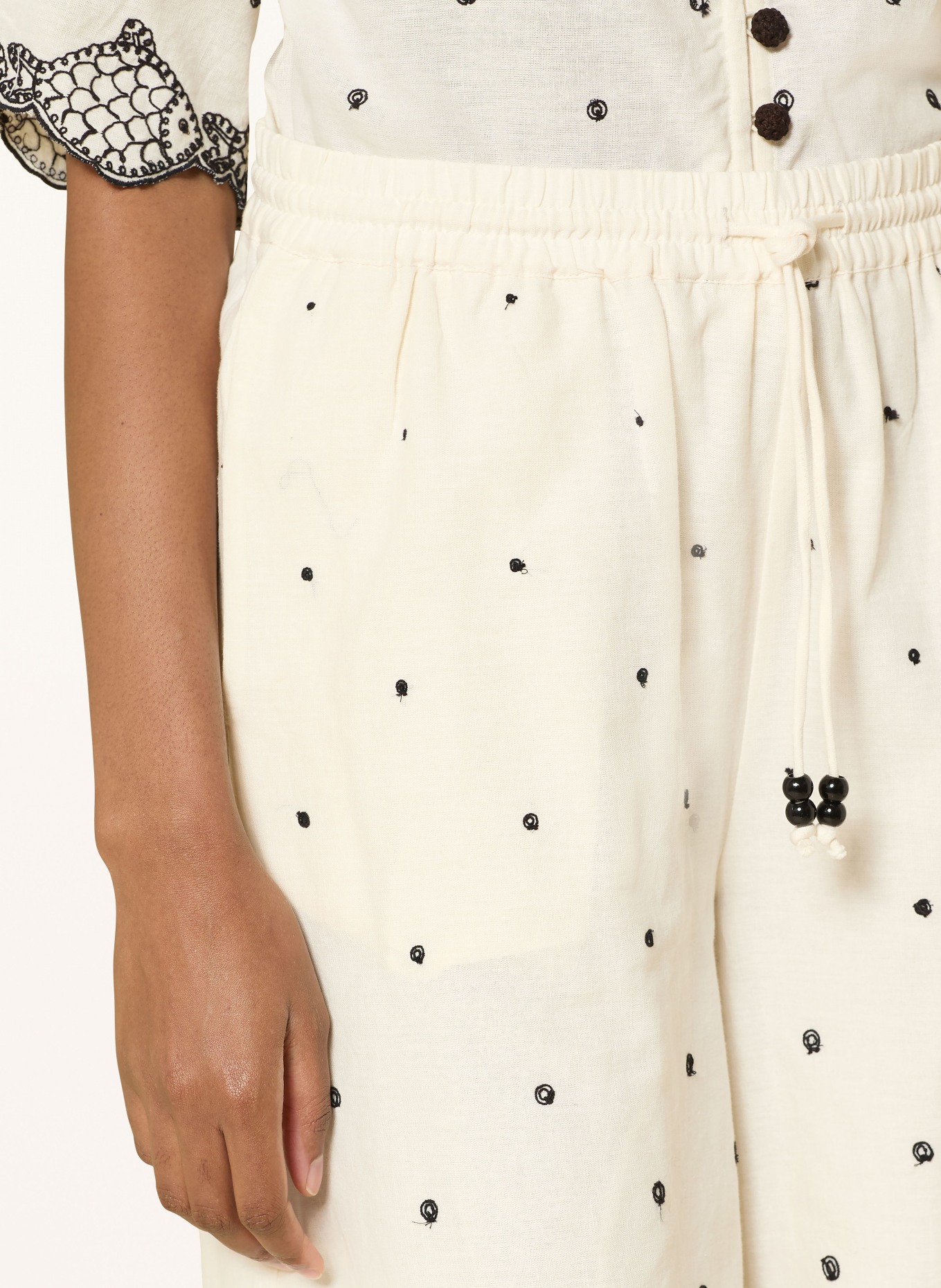 FABIENNE CHAPOT BOHDI-short met borduursels: CRÈME / ZWART