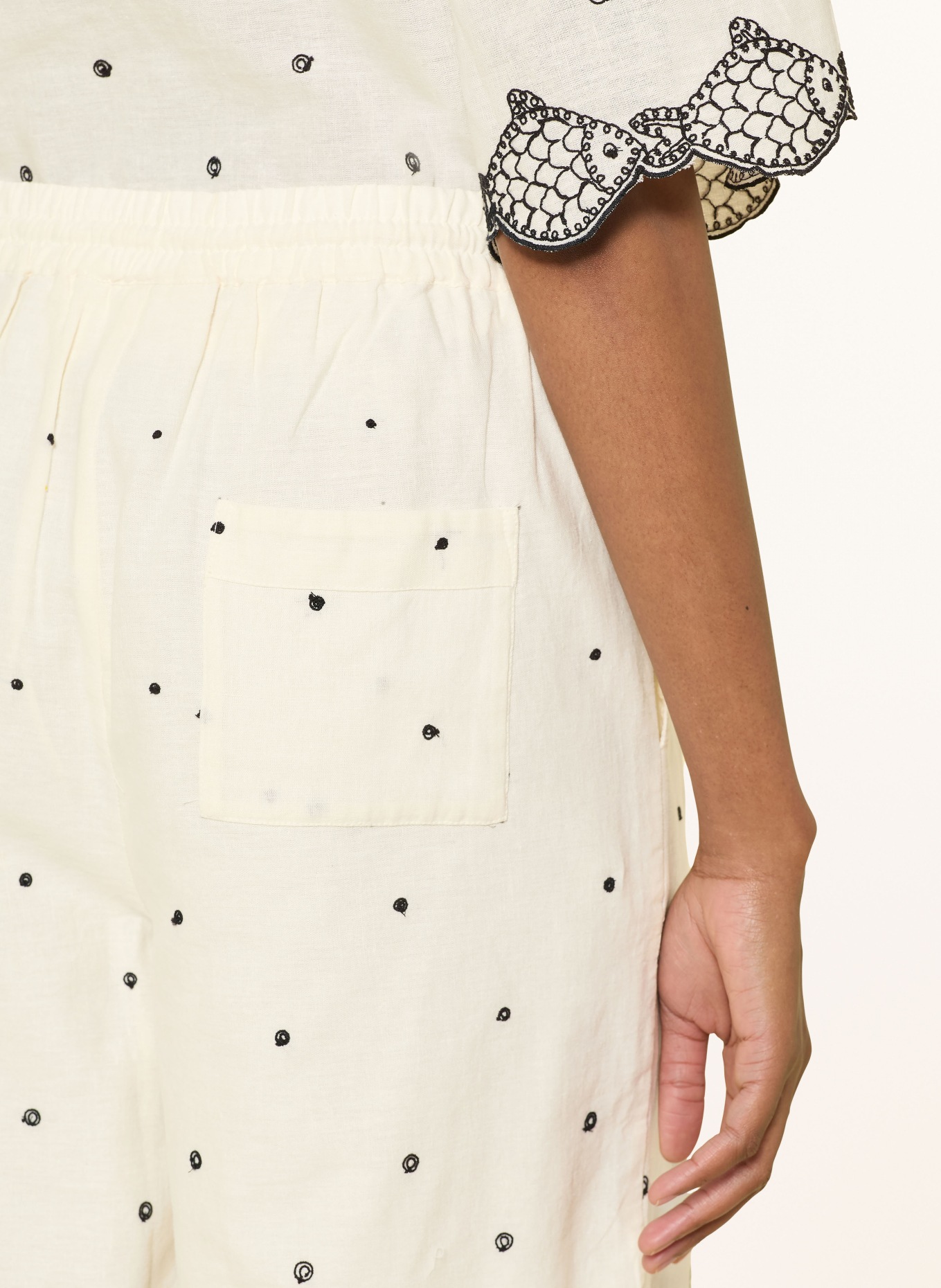 FABIENNE CHAPOT BOHDI-short met borduursels: CRÈME / ZWART