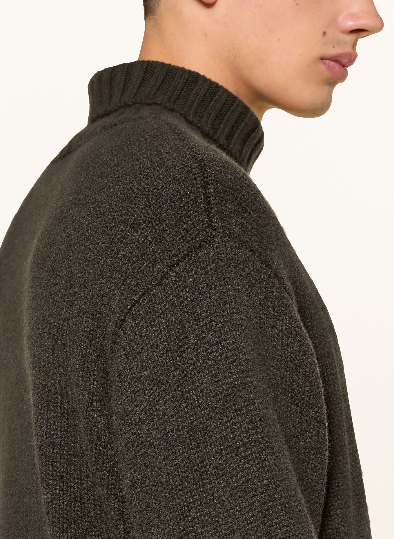 COS Cashmere turtleneck sweater: DARK GREEN