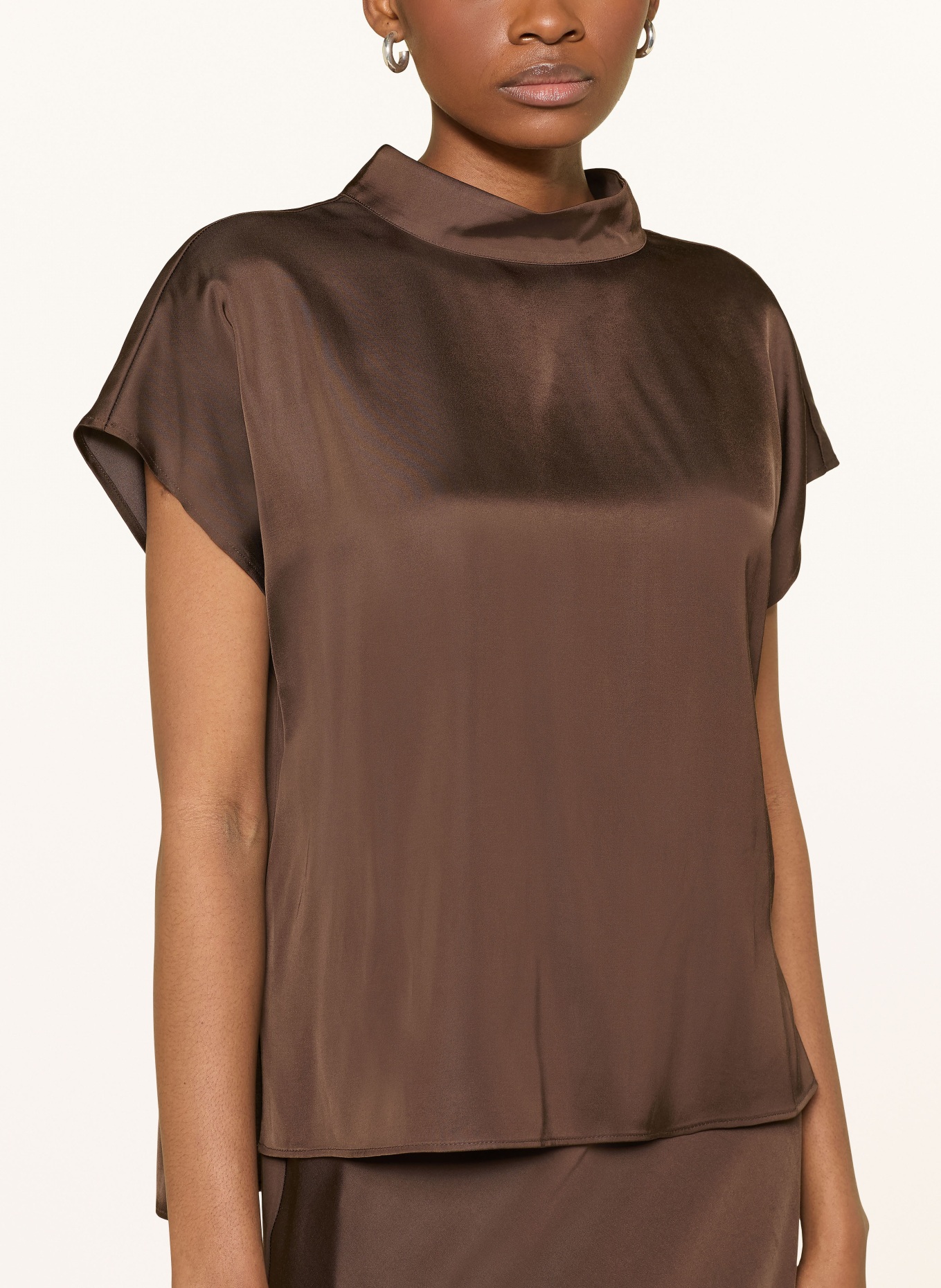 comma Blusenshirt aus Satin: DUNKELBRAUN