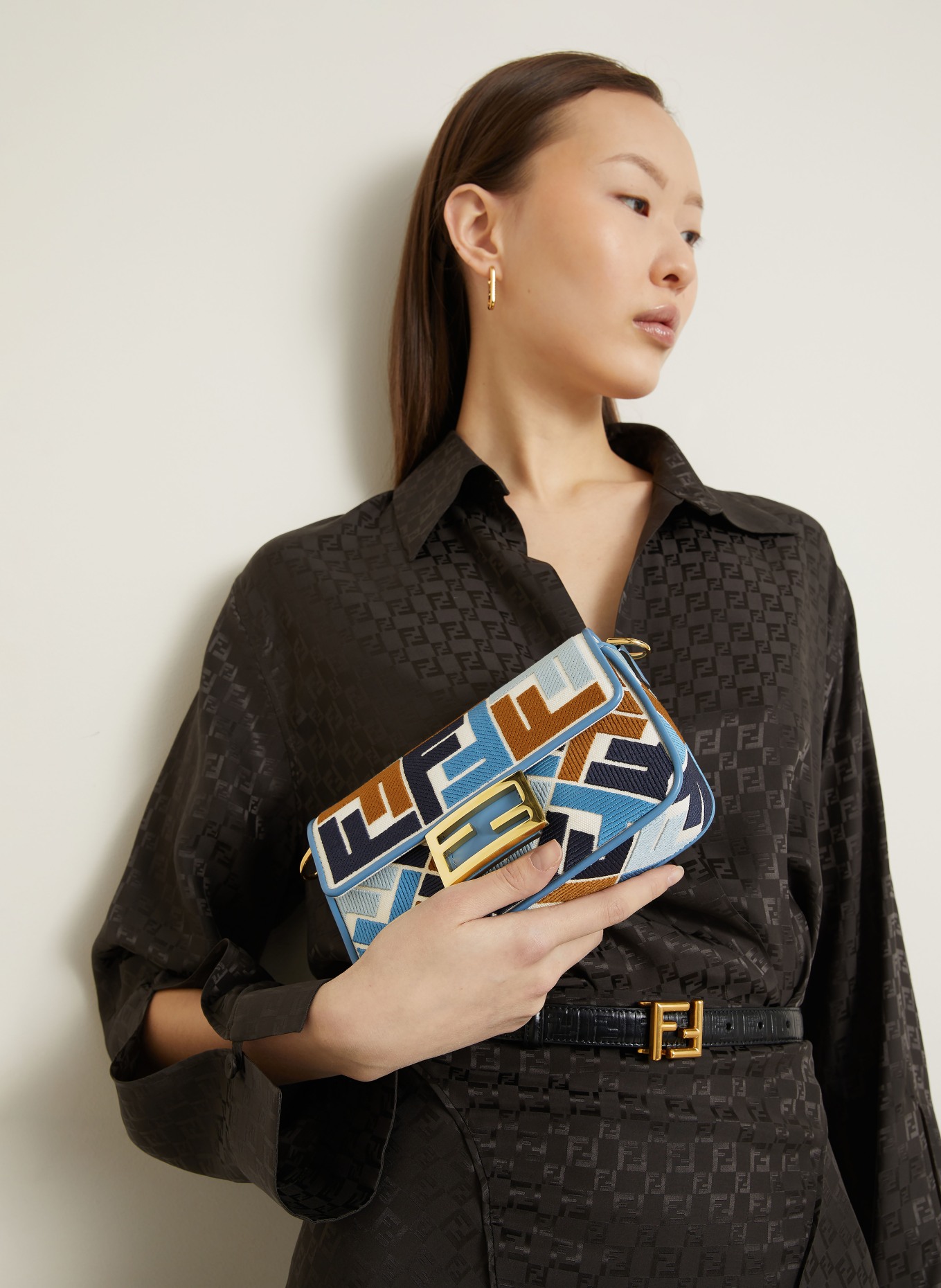 FENDI BAGUETTE shoulder bag: WHITE / BROWN / BLUE