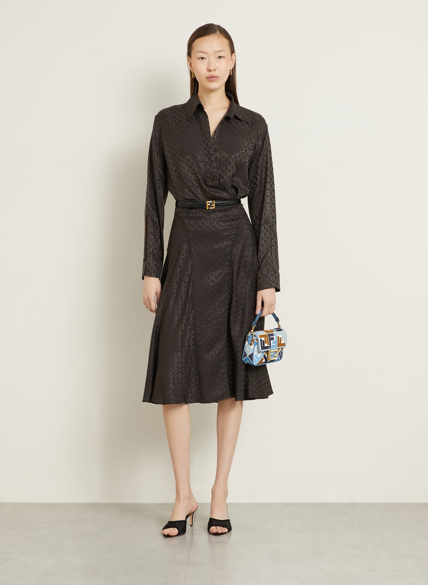 FENDI BAGUETTE shoulder bag: WHITE / BROWN / BLUE