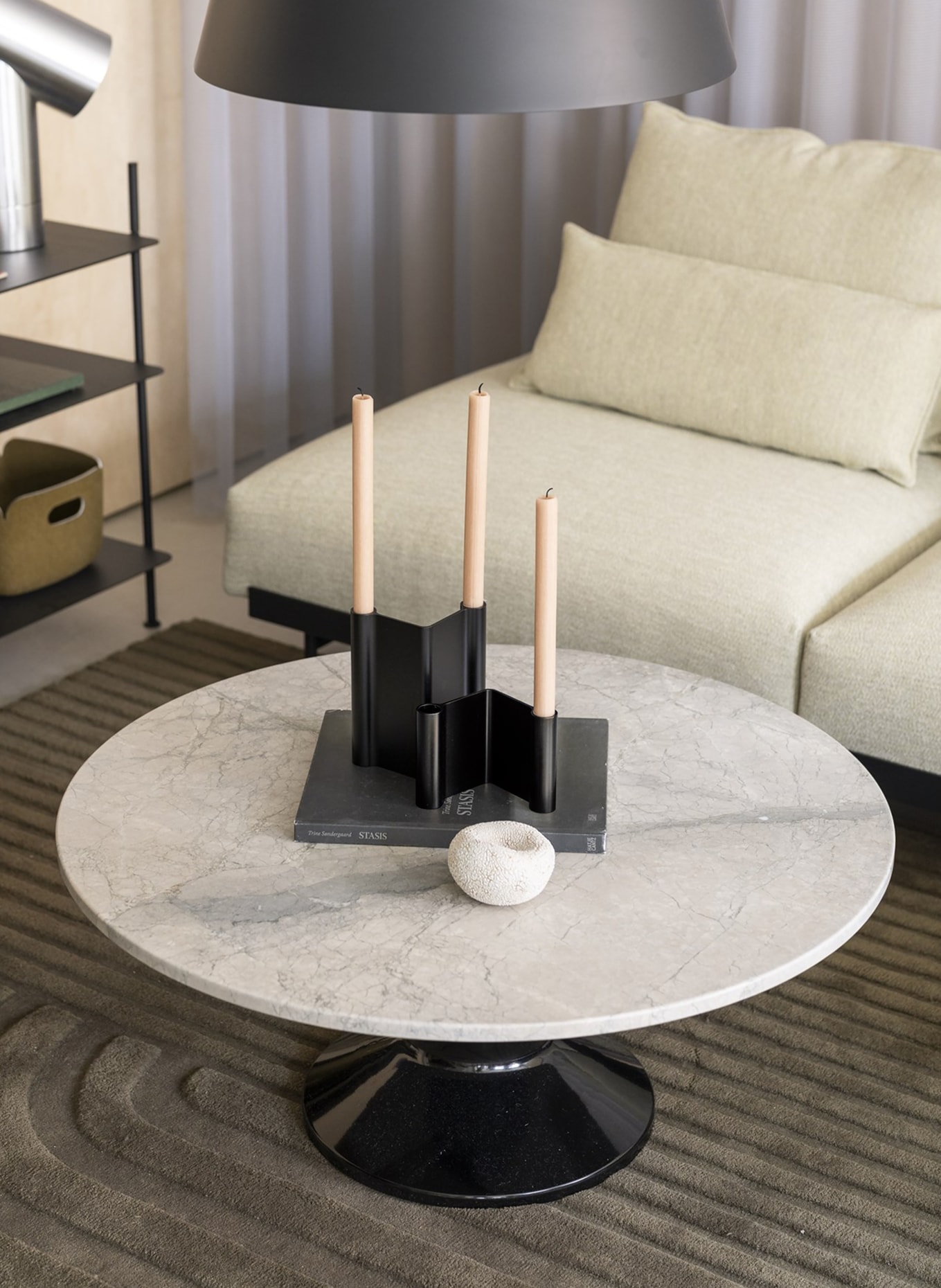 MUUTO Kerzenhalter: SCHWARZ