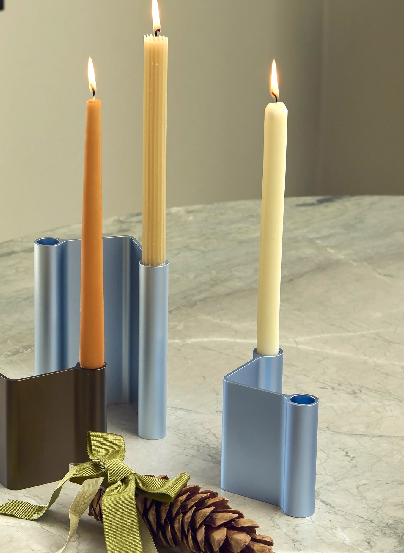 MUUTO Kerzenhalter: HELLBLAU