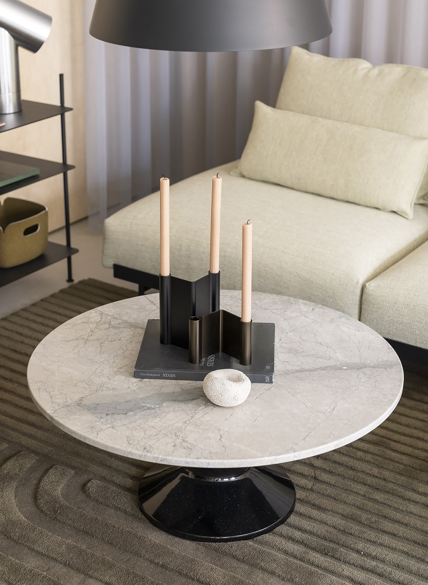 MUUTO Kerzenhalter: SCHWARZ