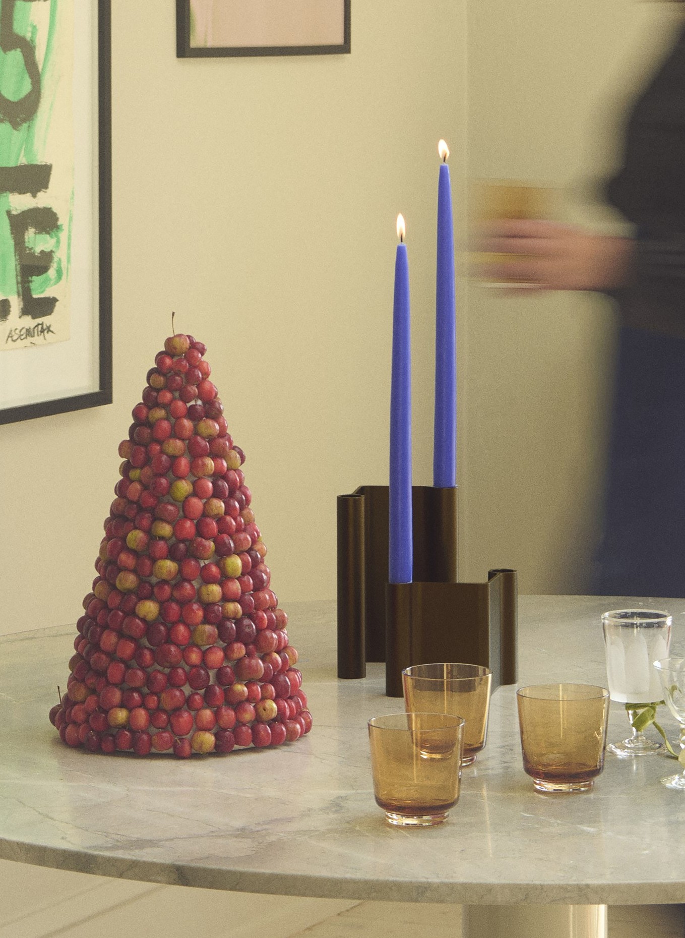 MUUTO Kerzenhalter: DUNKELBRAUN